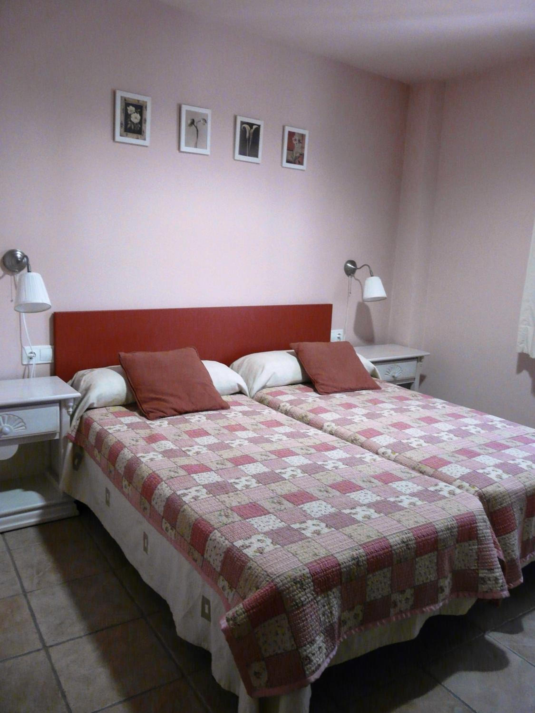 Twin Room - Photo 3