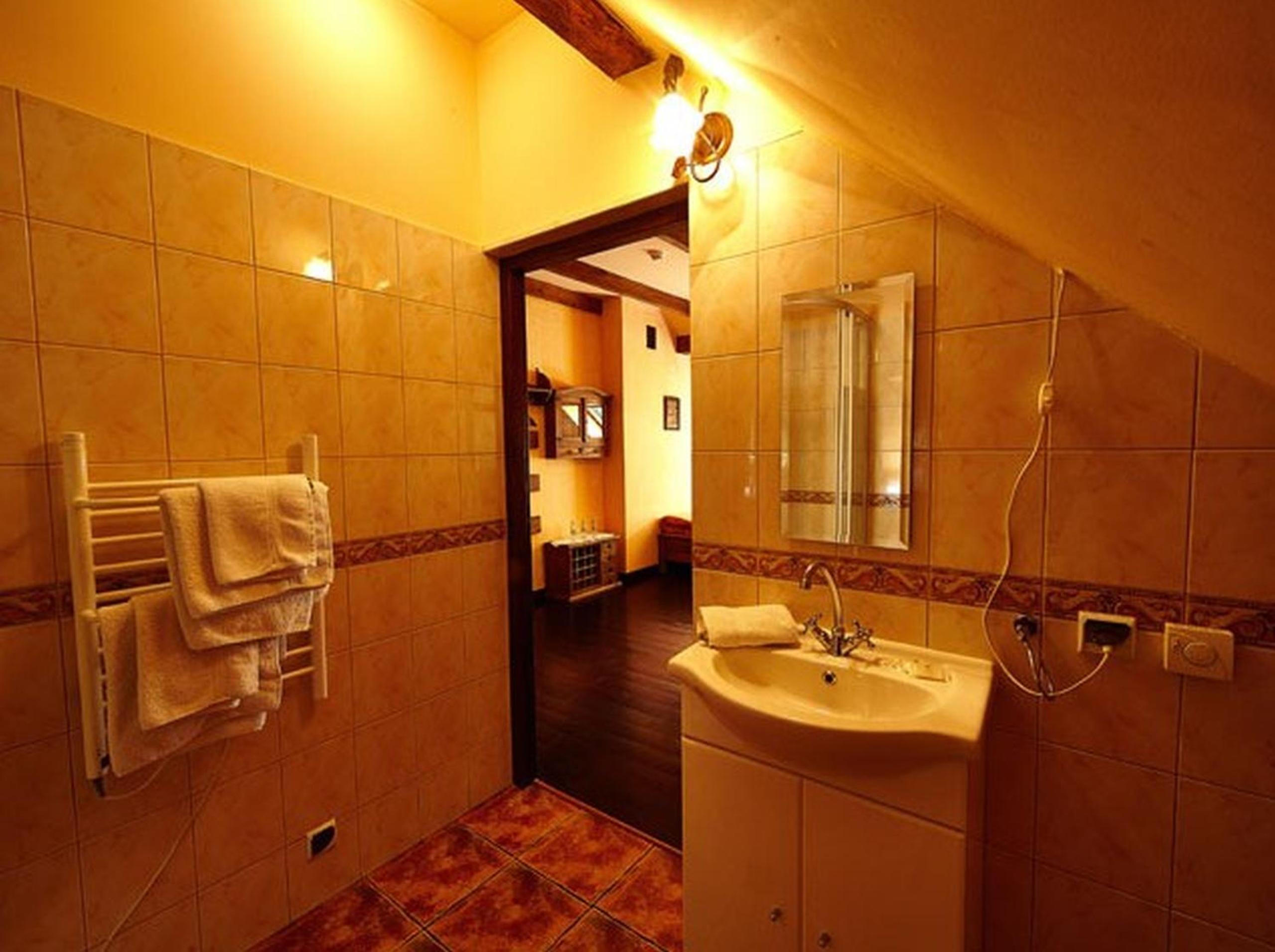 Triple Room with Private Bathroom - Photo 2