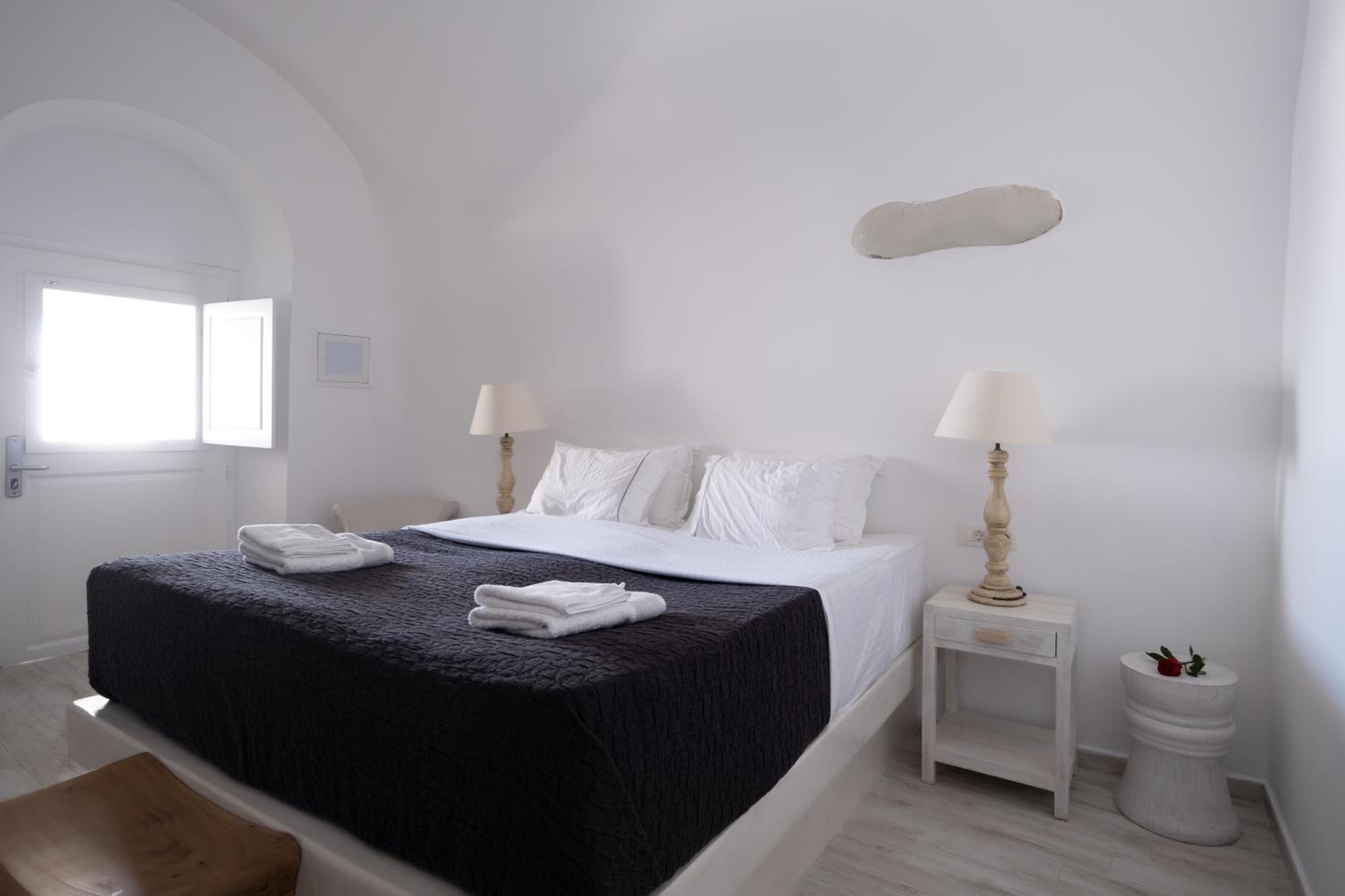 Cave Suite with Outdoor Hot Tub
