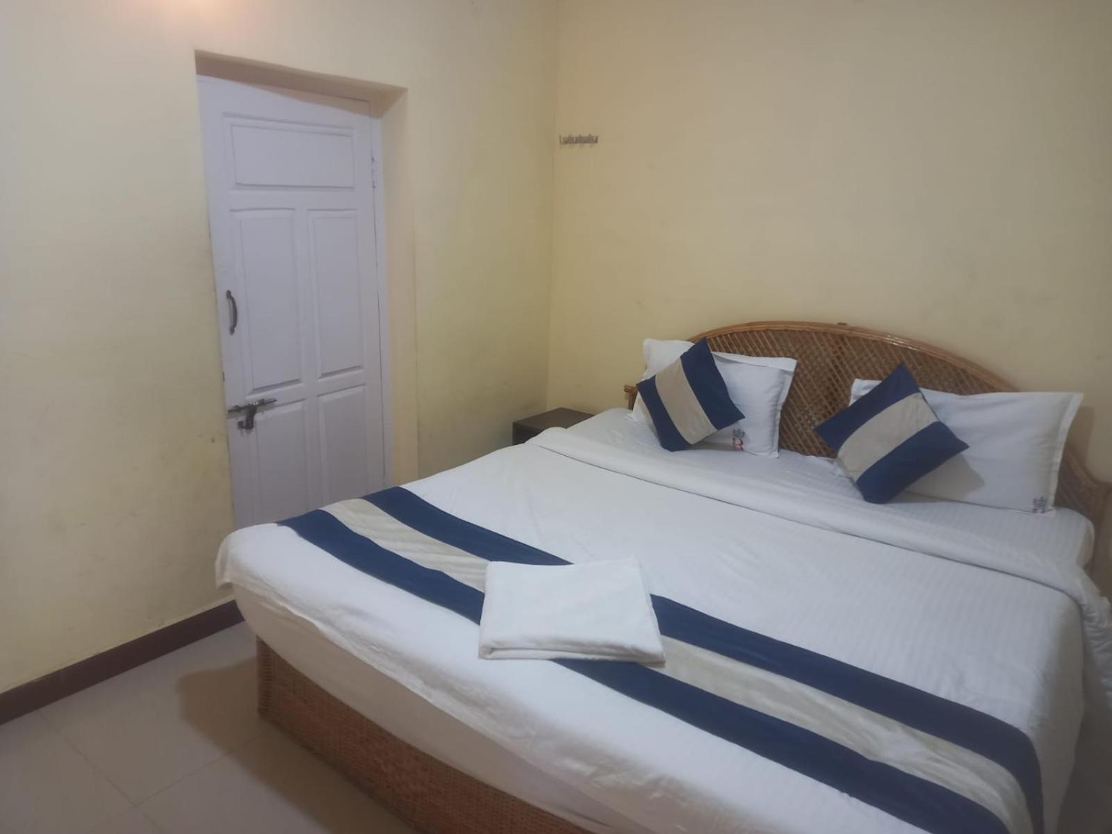Budget Double Room photo 3