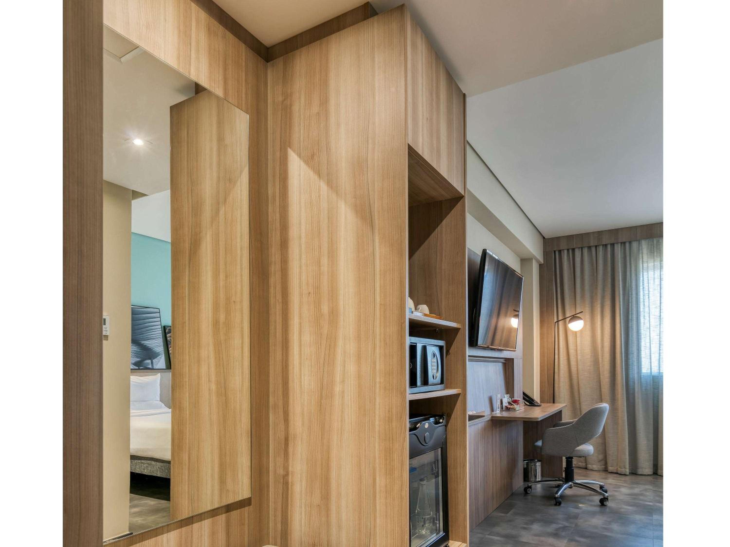 Deluxe Room with One Double Bed and One Sofa Bed photo 3
