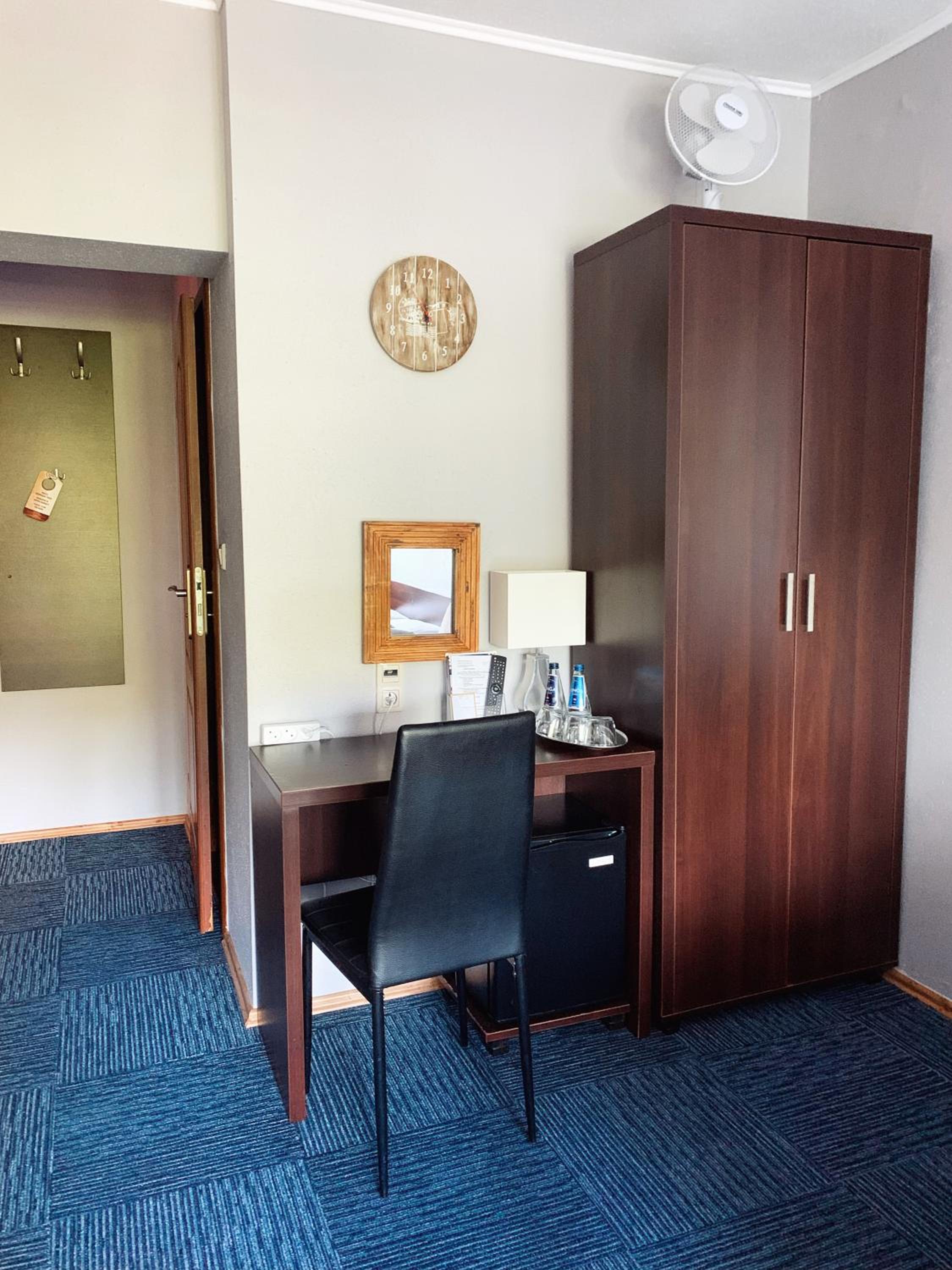 Standard Double Room with Balcony - Photo 6