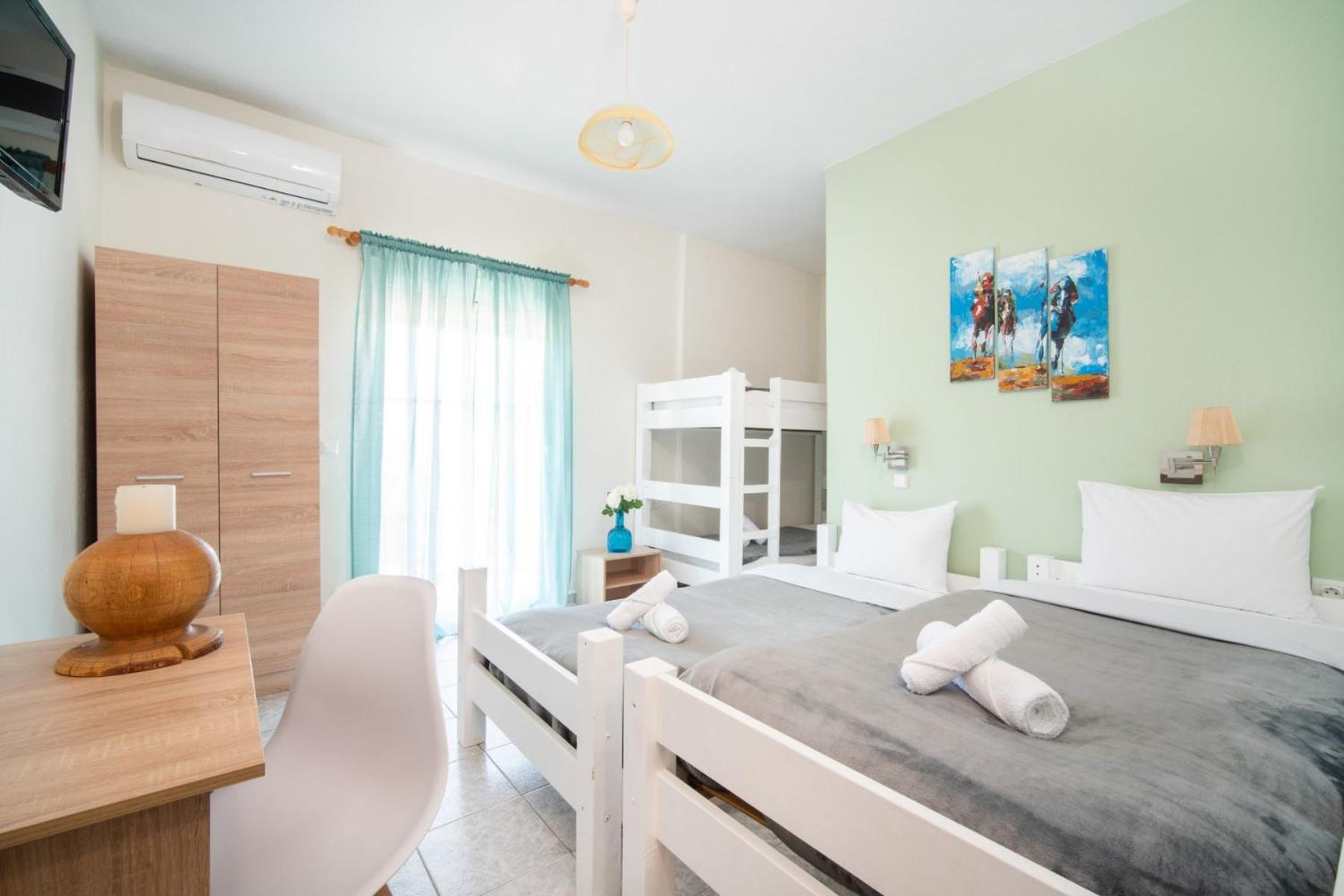 Quadruple Room with Balcony - Photo 1