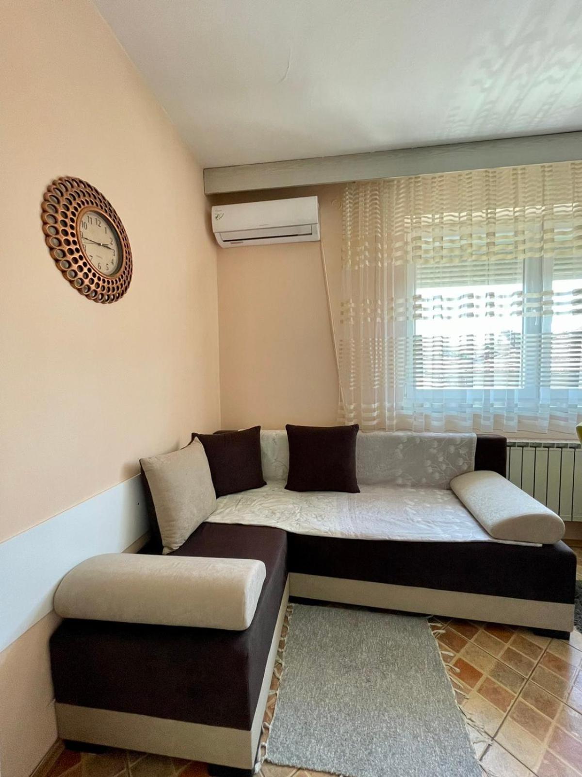 Studio Apartment photo 1