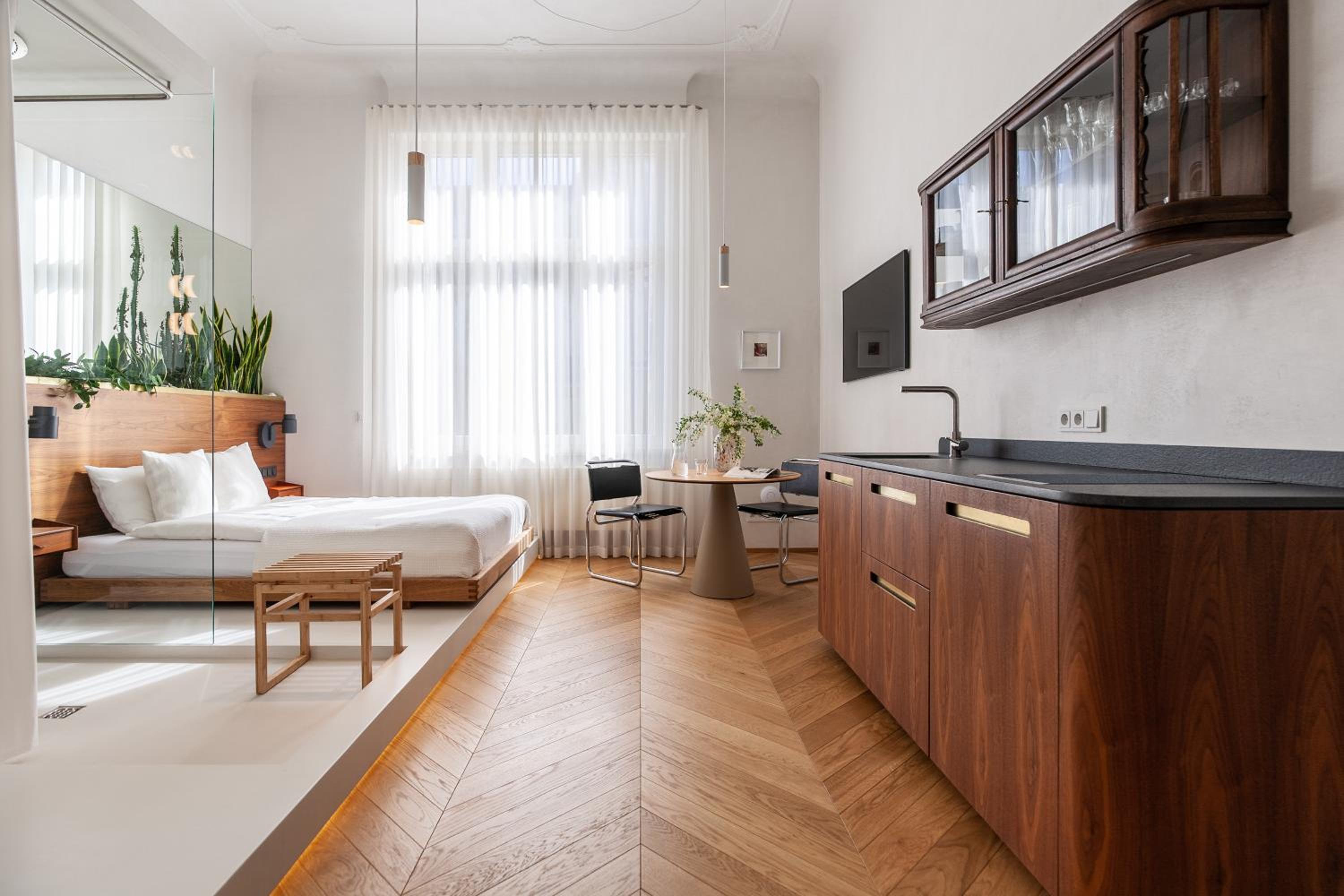 One-Bedroom Apartment - Photo 1