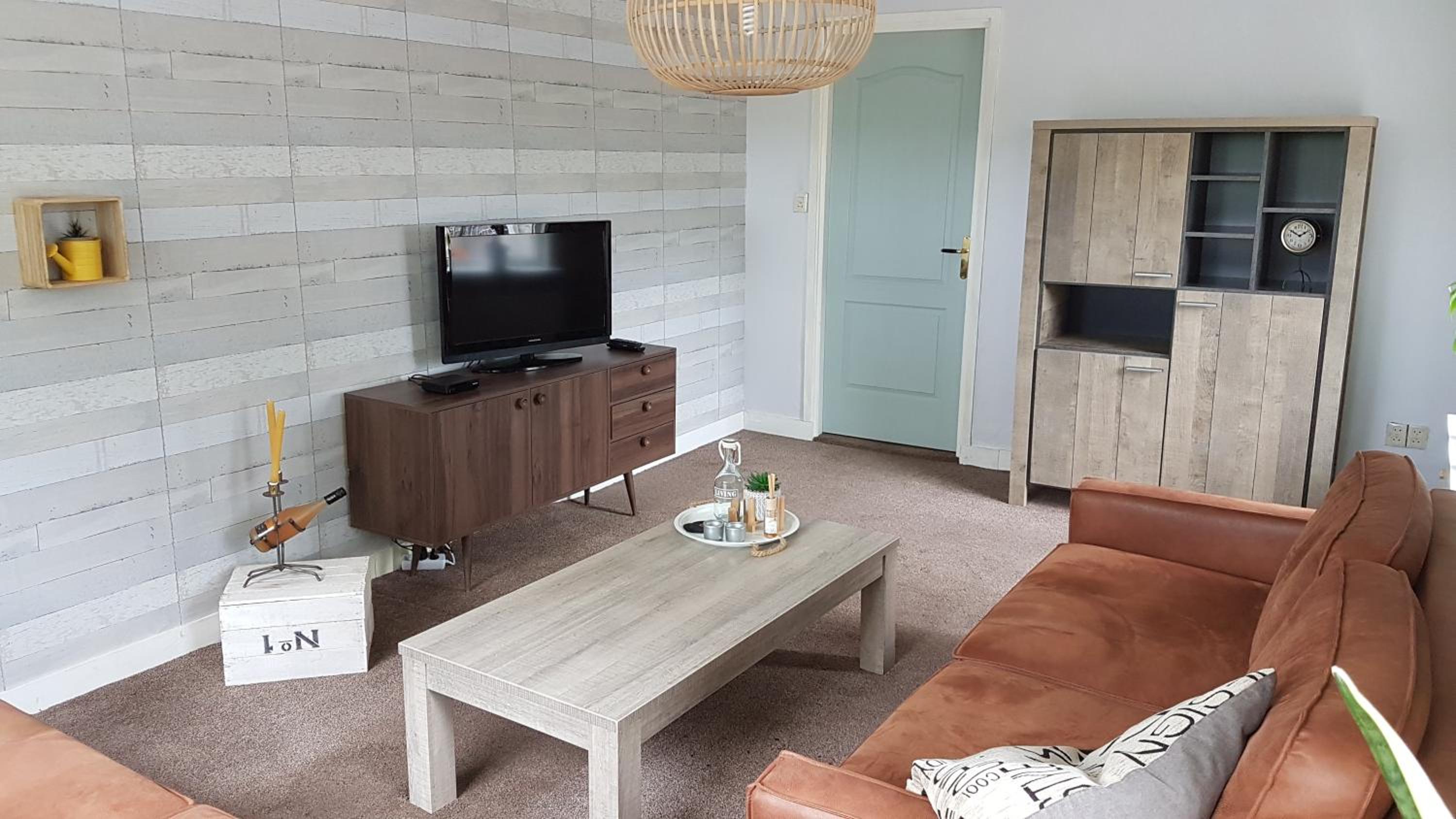 One-Bedroom Apartment - Photo 1