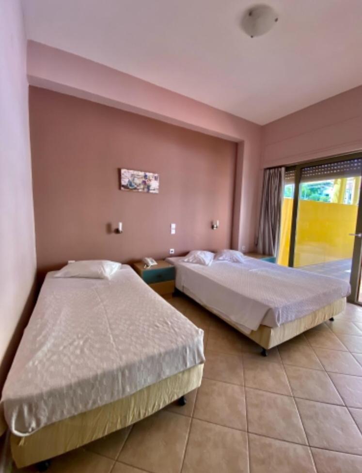One-Bedroom Apartment (3 Adults) with Mountain View photo 3