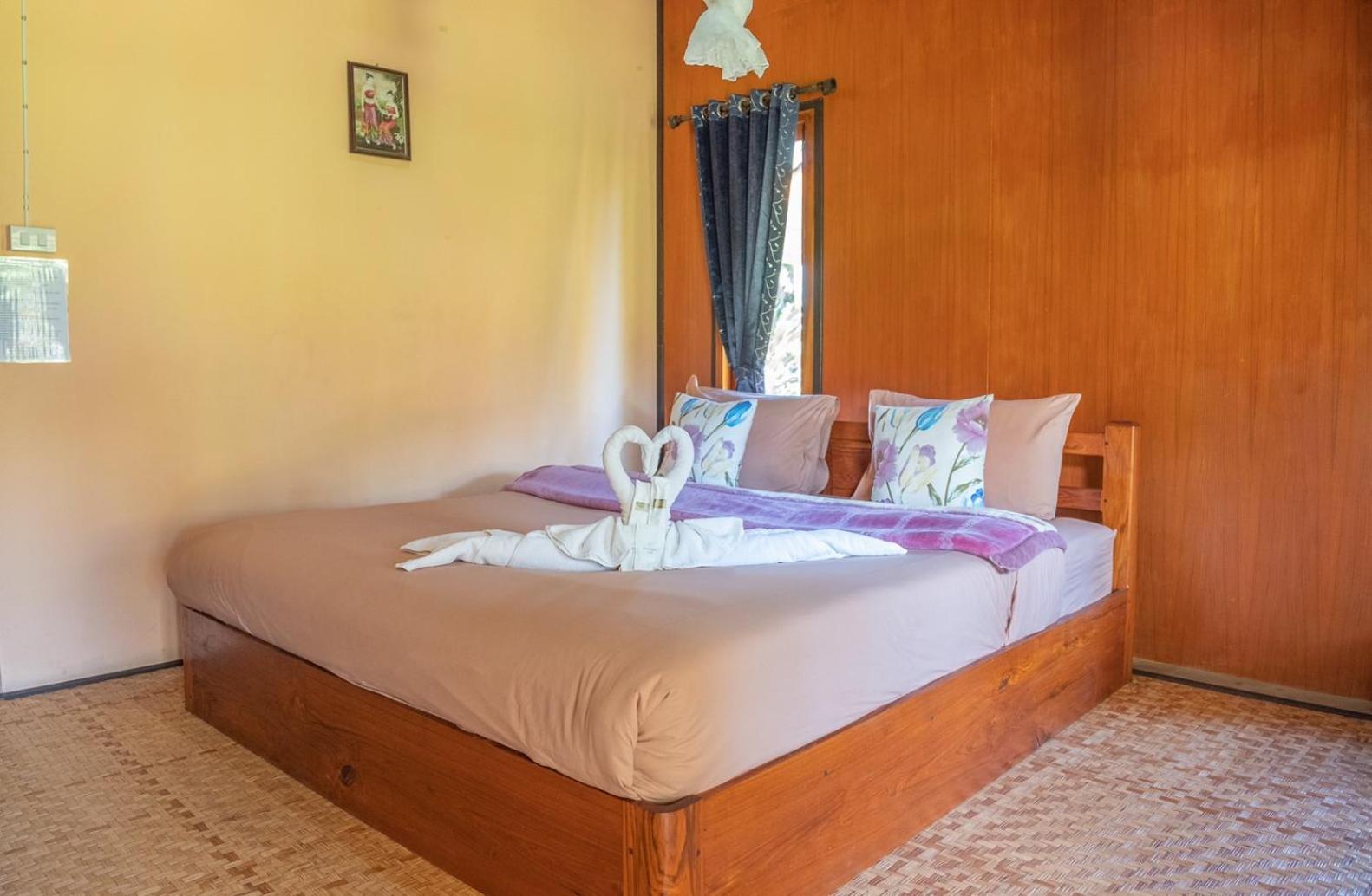 Standard King Room - Photo 11