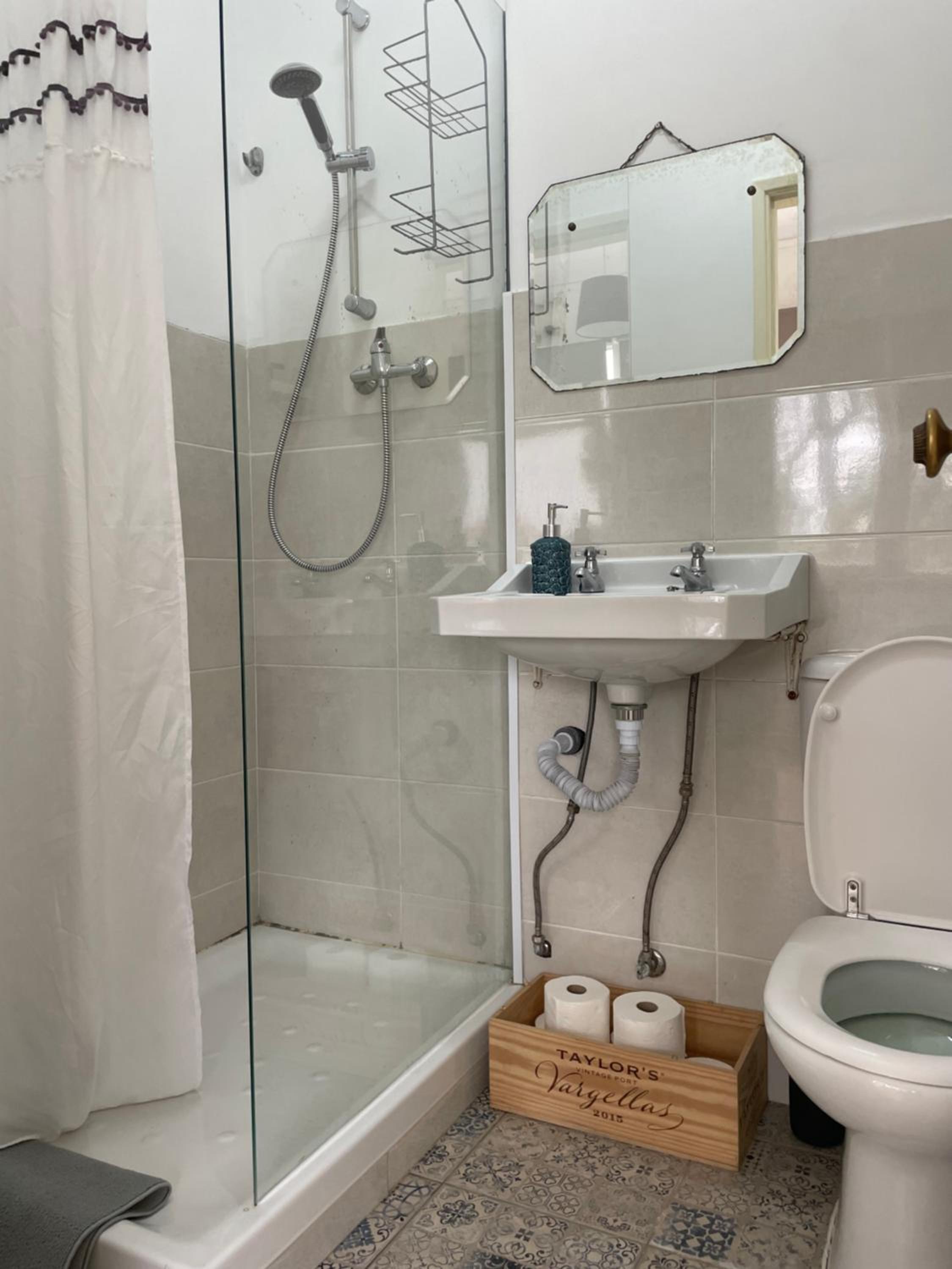 Double Room with Private Bathroom - Photo 2