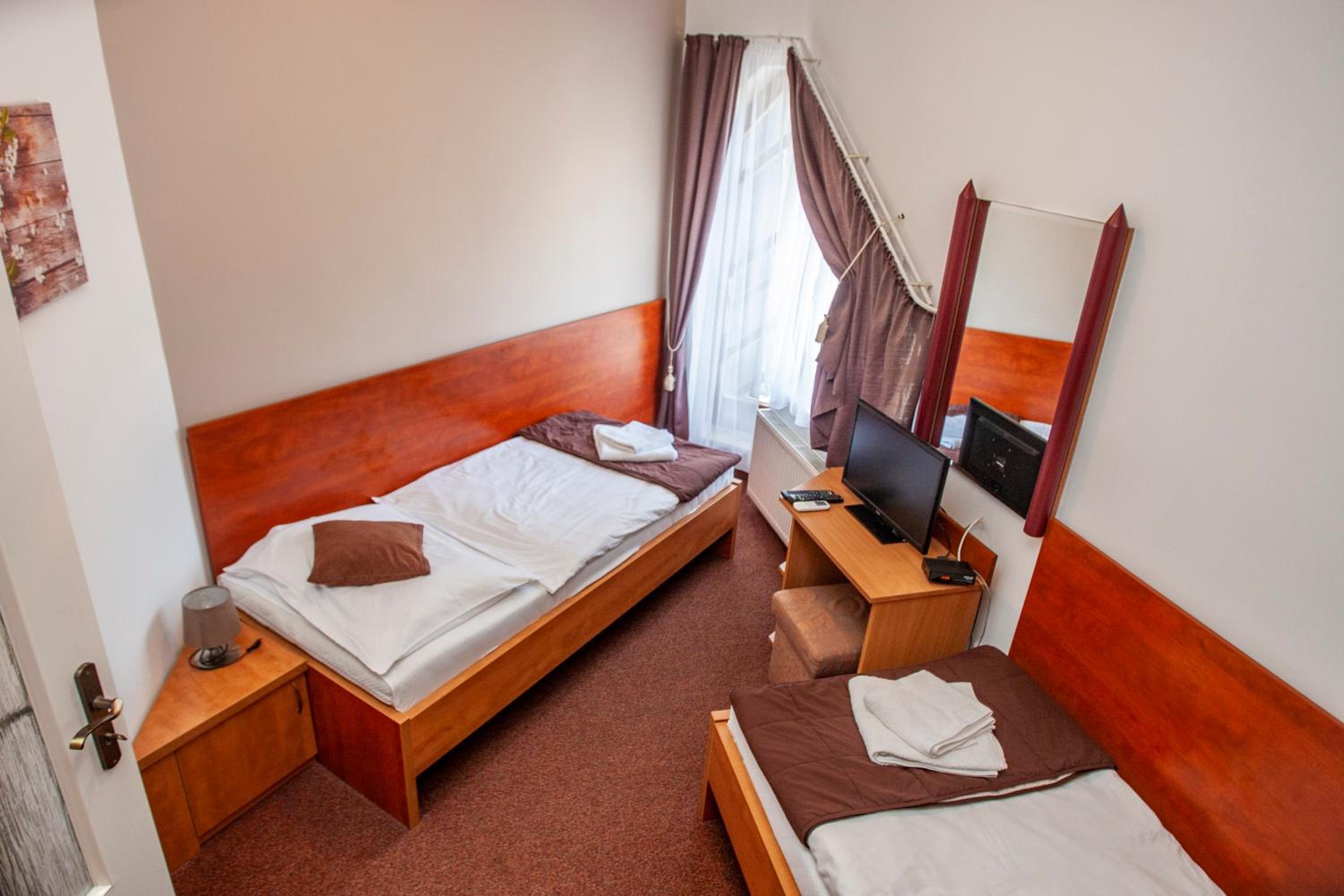 Twin Room - Photo 2