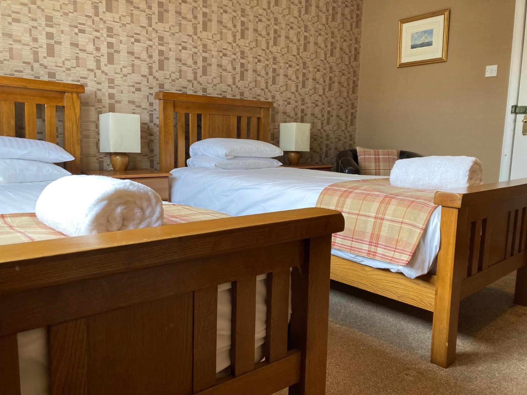 Twin Room - Photo 2