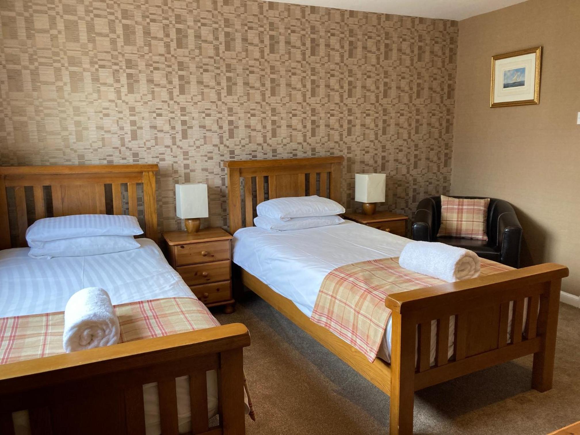 Twin Room - Photo 3