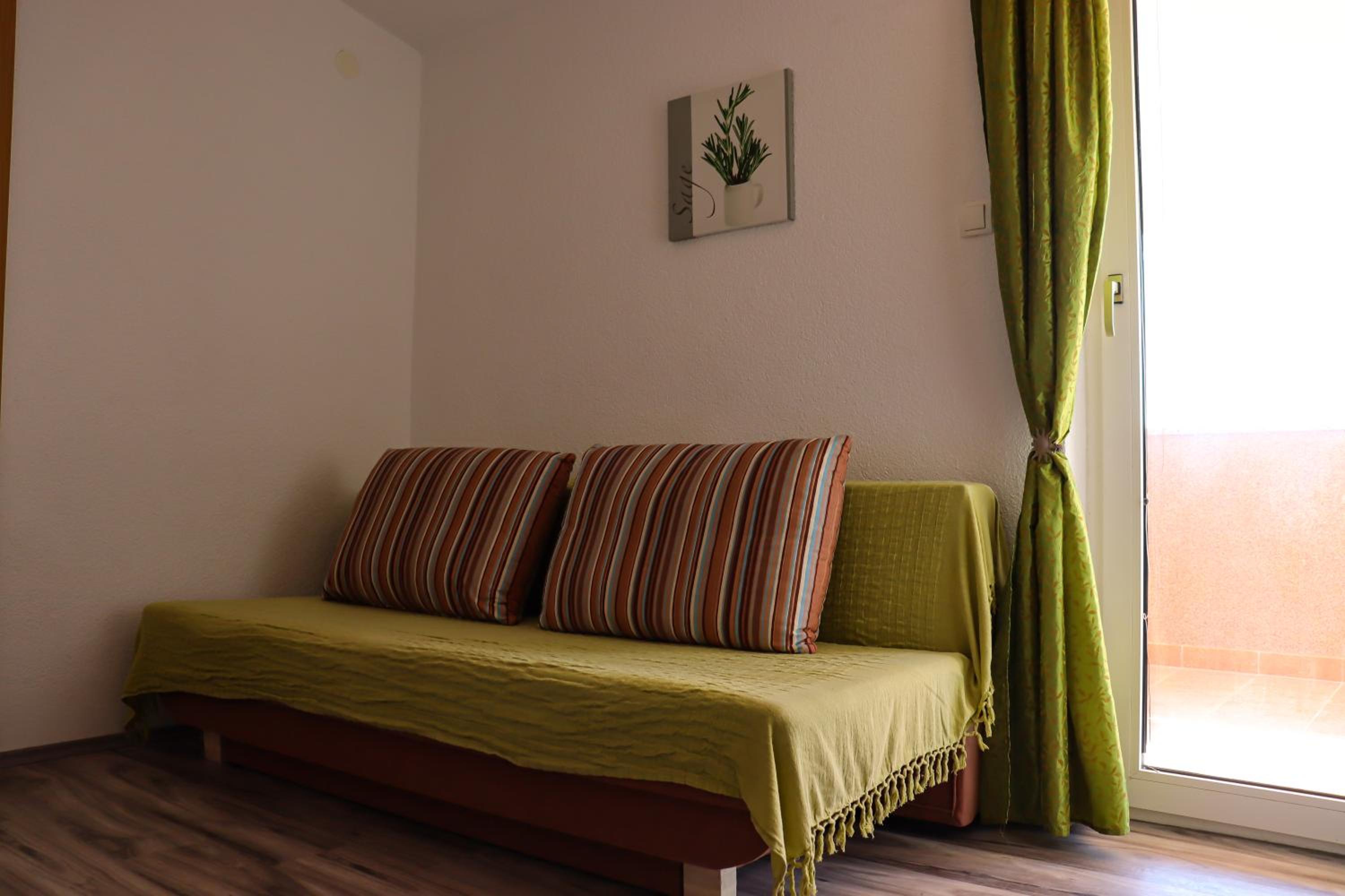 Family Apartment with Sea View and Terrace - Photo 6