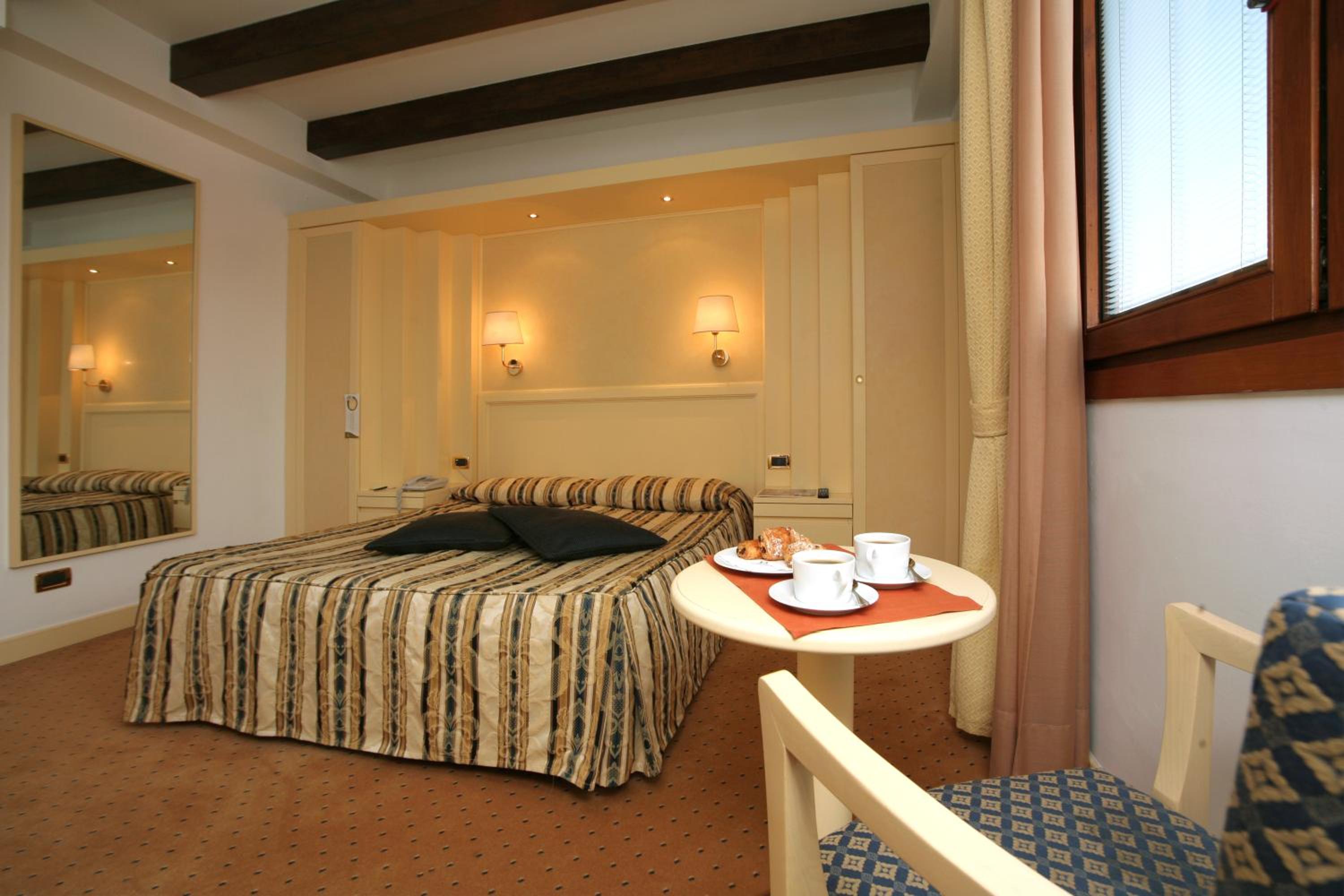 Classic Double or Twin Room photo 3