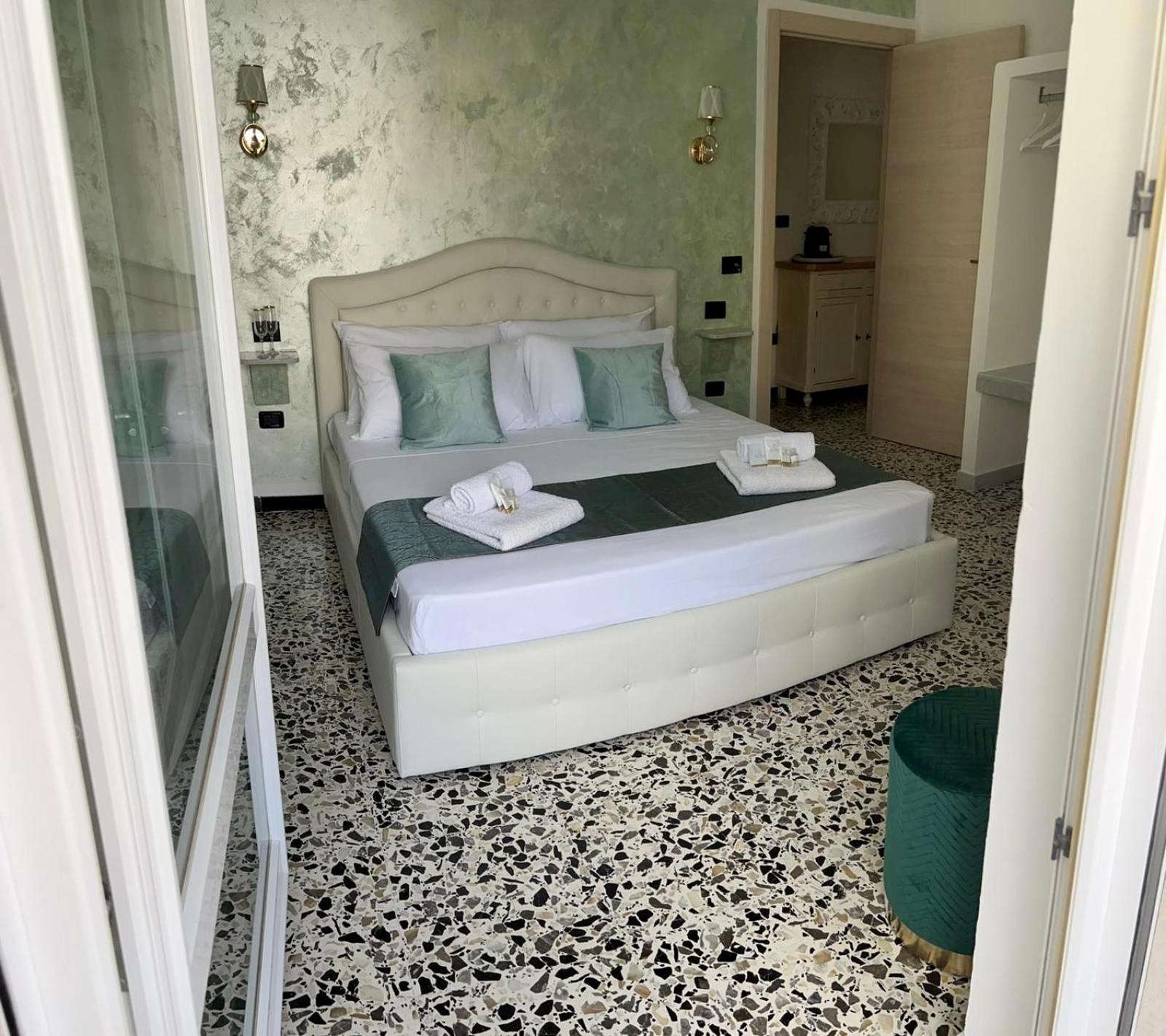 Queen Room with Balcony