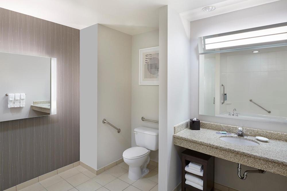 Studio Queen Suite with Sofa Bed and City View - Near Elevator