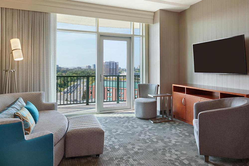 Studio Queen Suite with Sofa Bed and City View - Near Elevator
