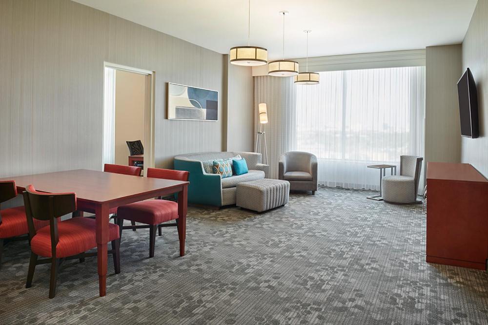 Studio Executive King Suite with Sofa Bed and Stadium View