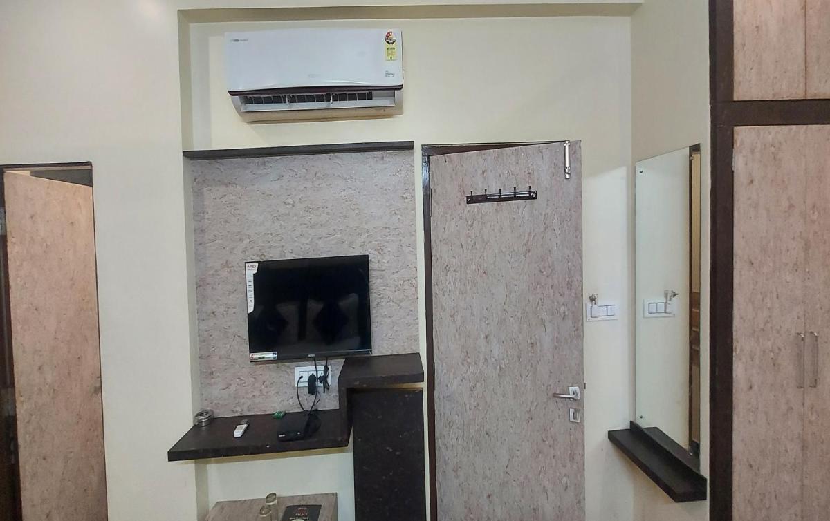 Deluxe Room - Photo 12