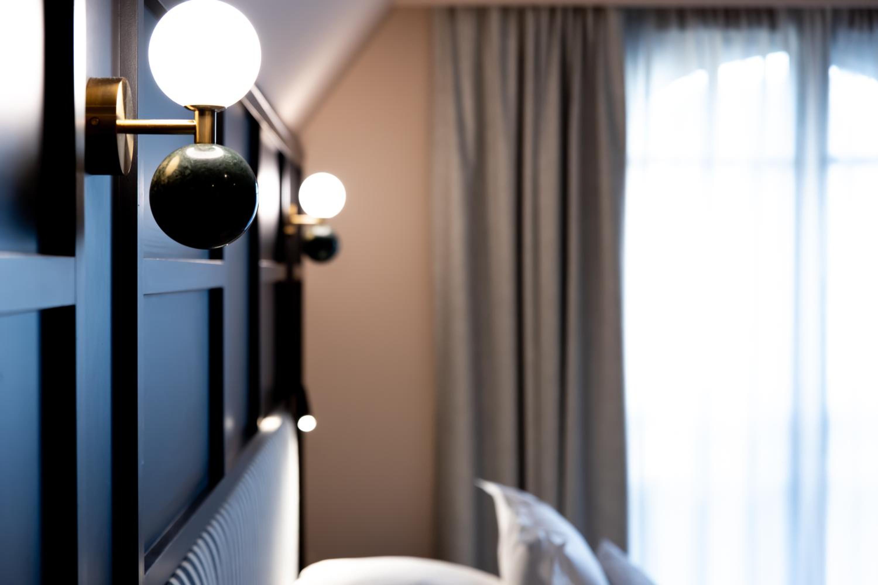 Suite - Photo 1
