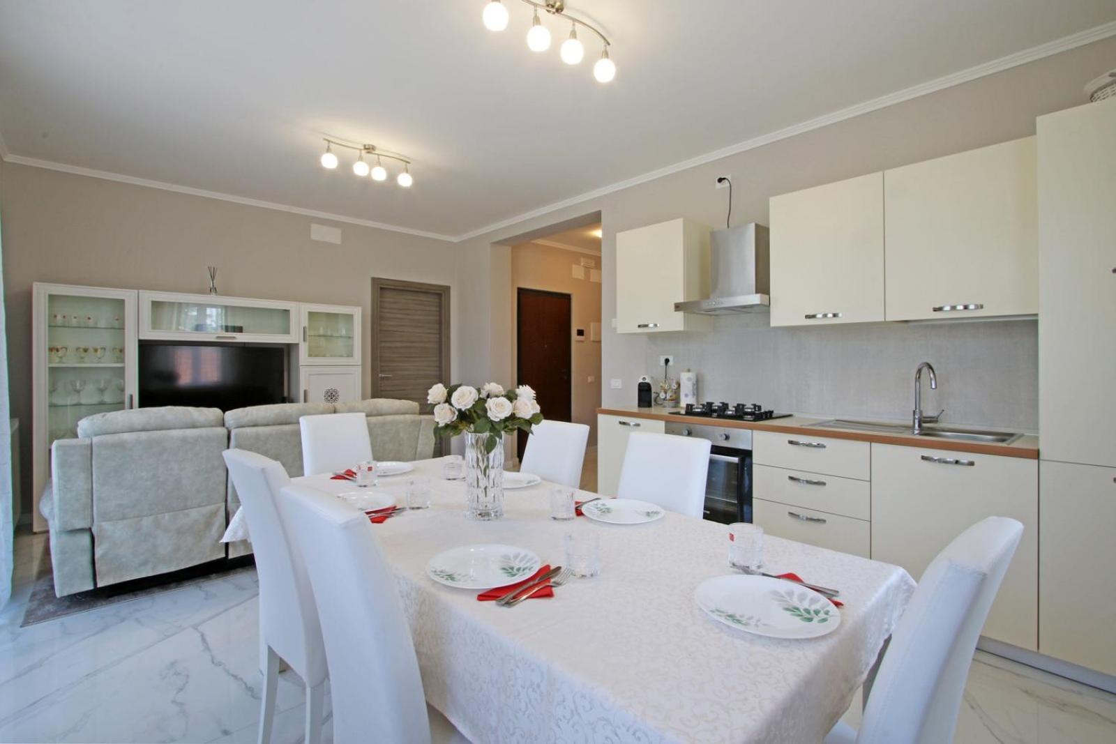 Two-Bedroom Deluxe Apartment with Balcony photo 2