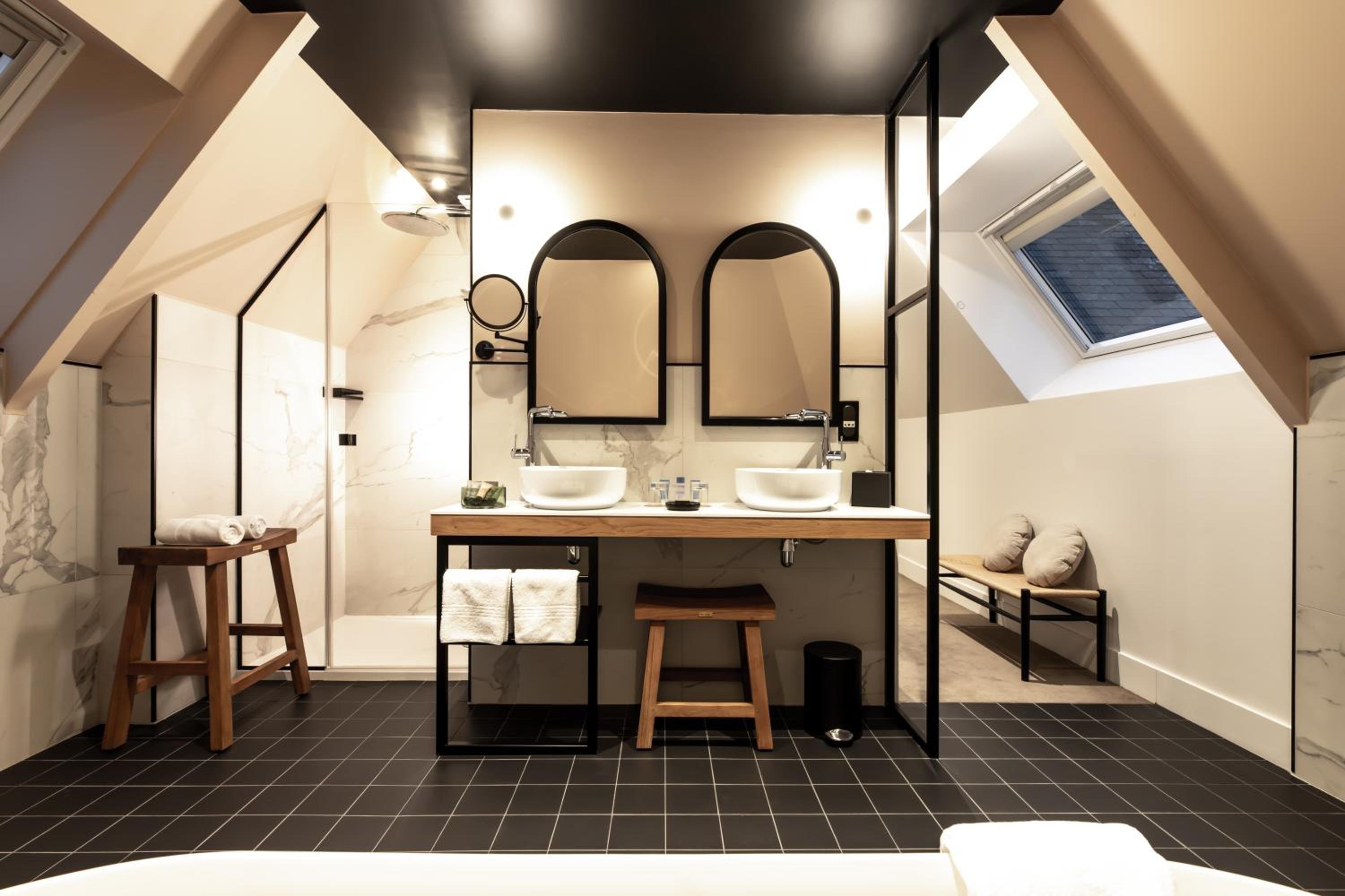 Suite - Photo 5
