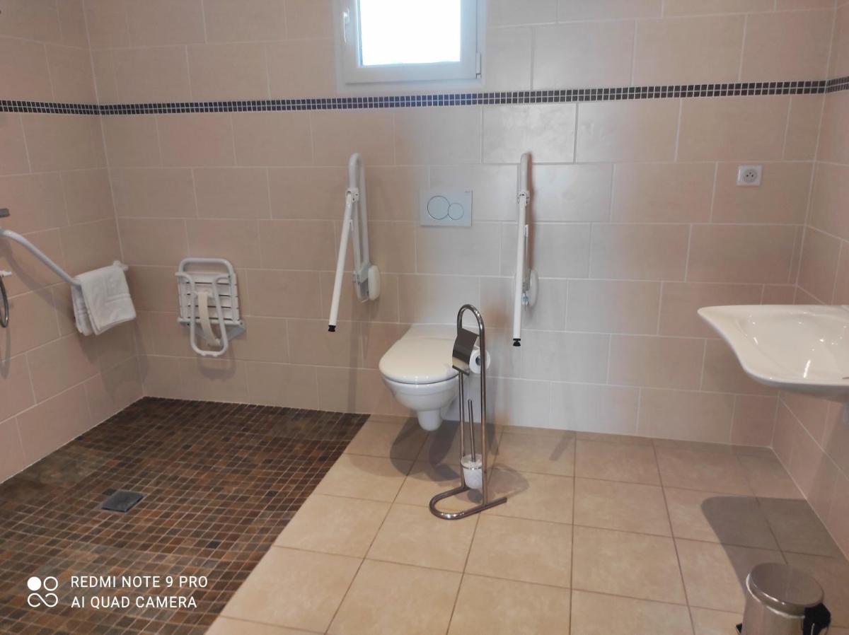 Double Room - Disability Access photo 3