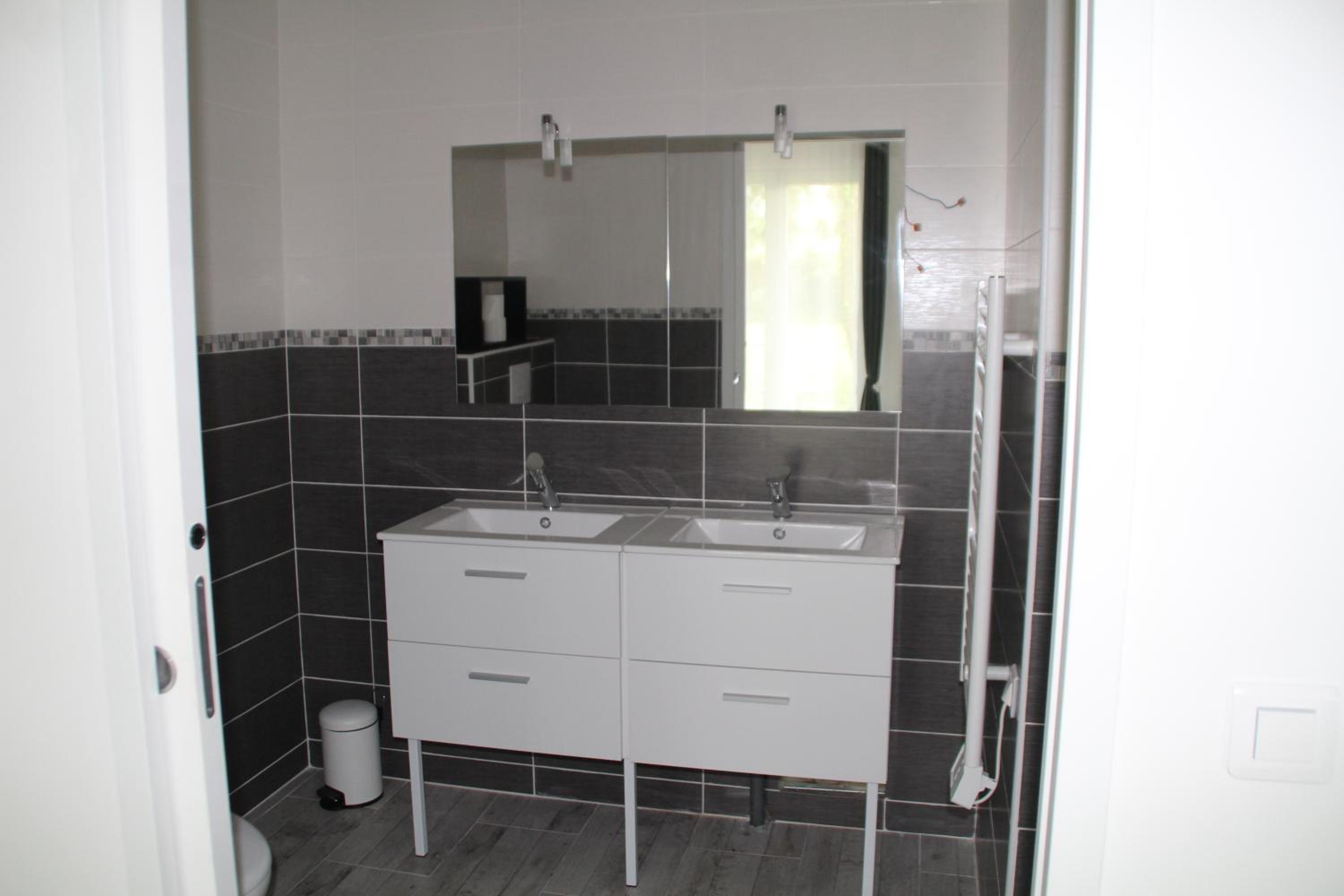Quadruple Room with Private Bathroom photo 2