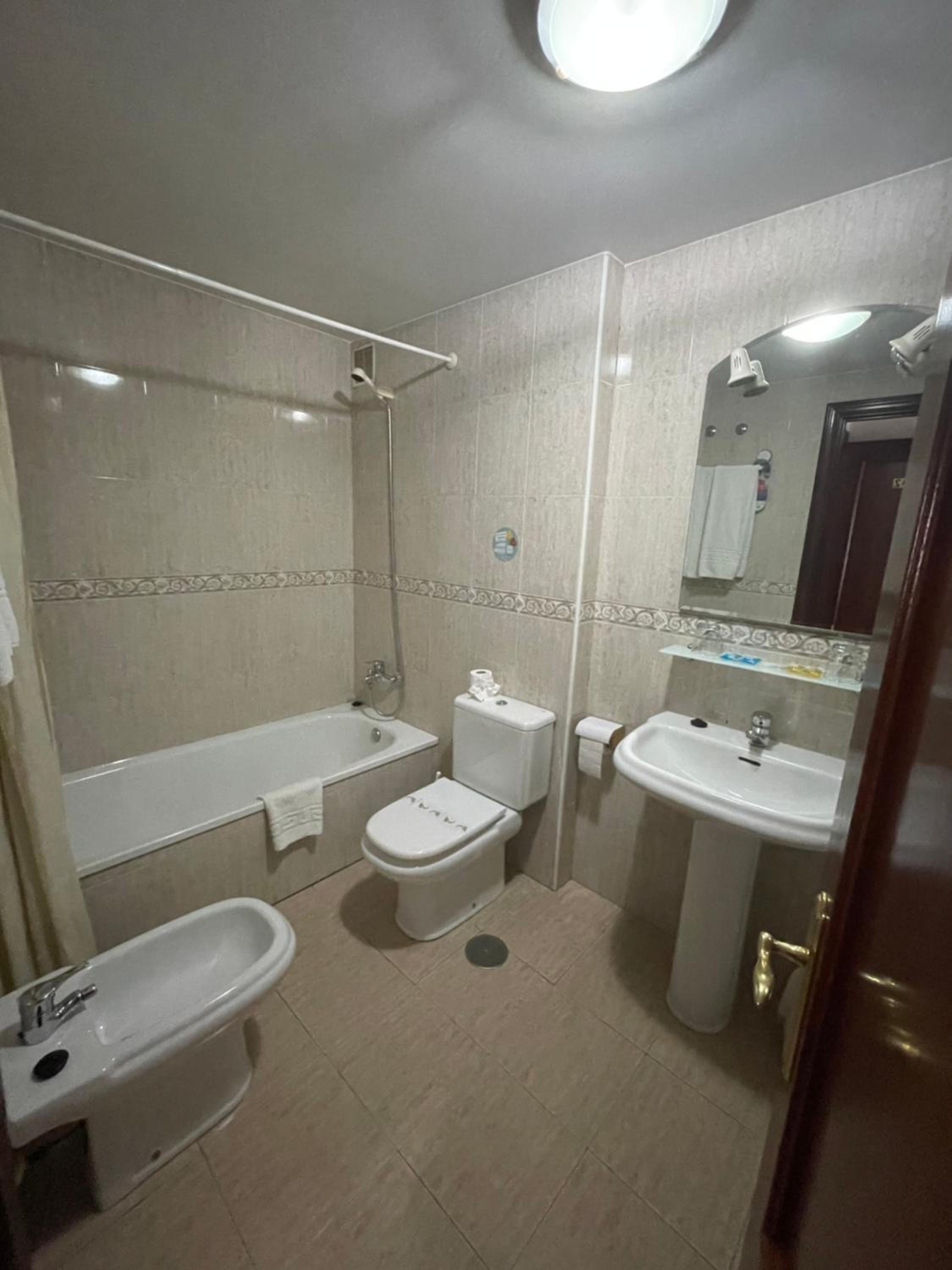 Double or Twin Room - Photo 2