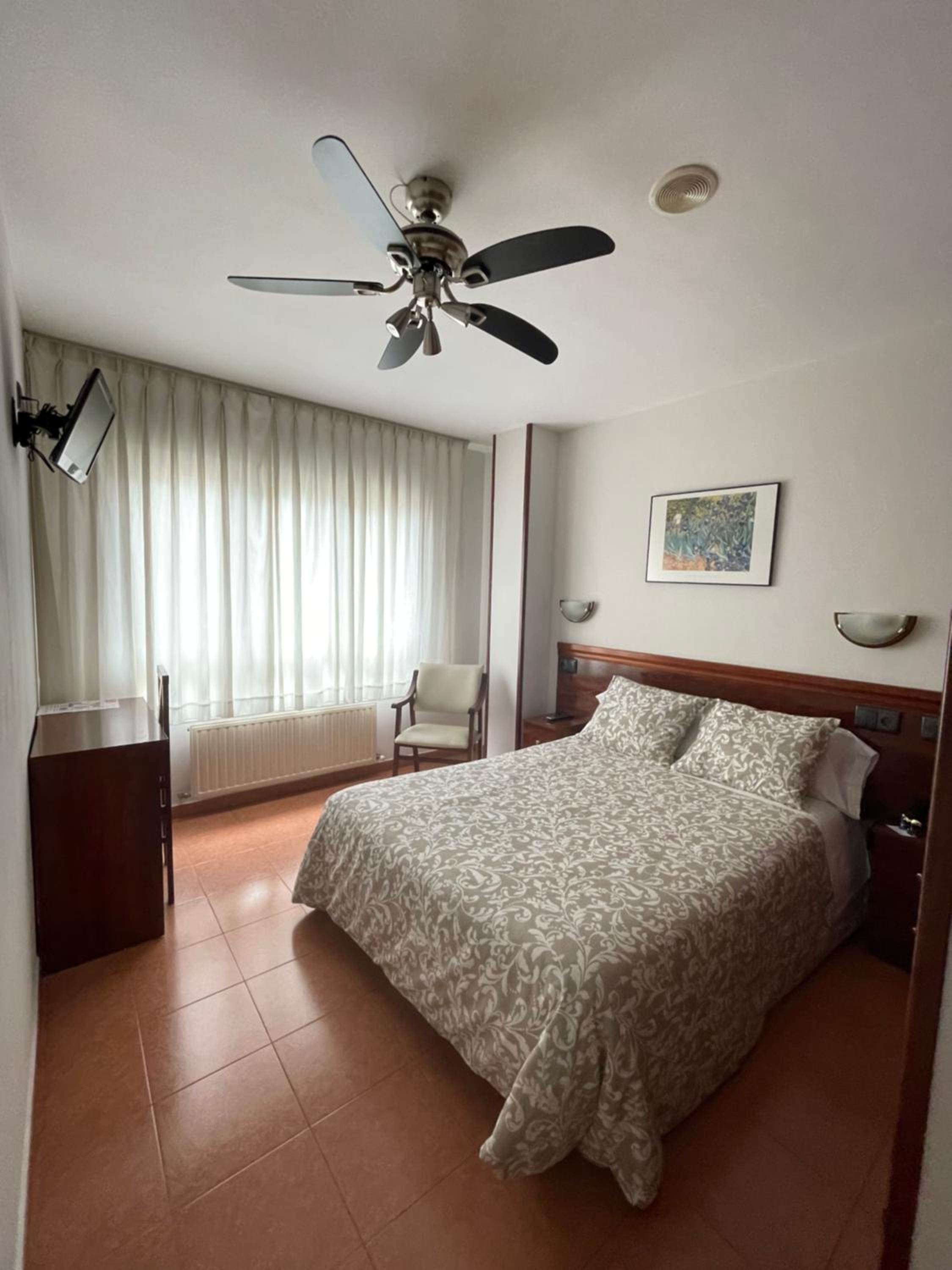 Double or Twin Room - Photo 5