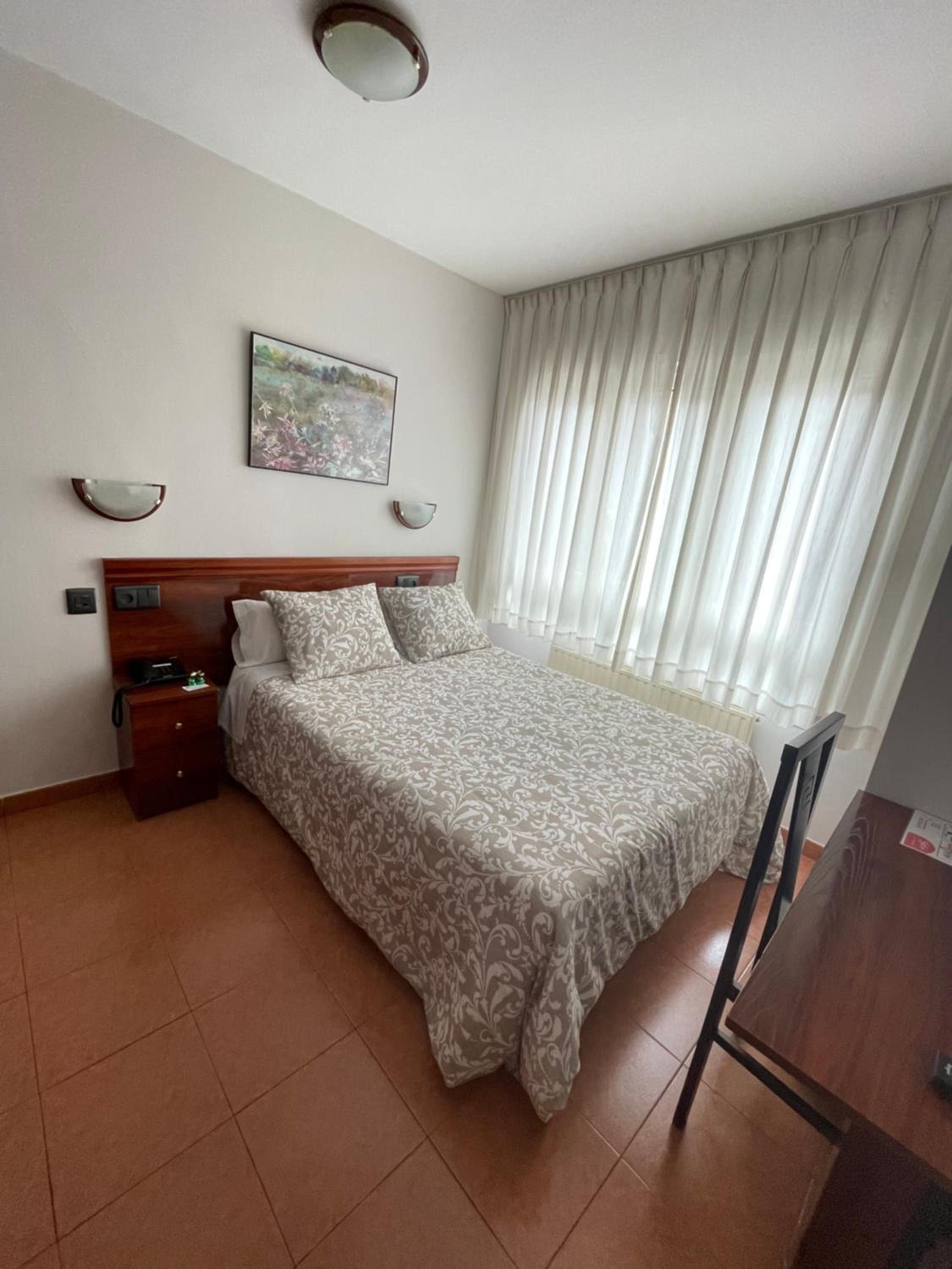 Double or Twin Room - Photo 6