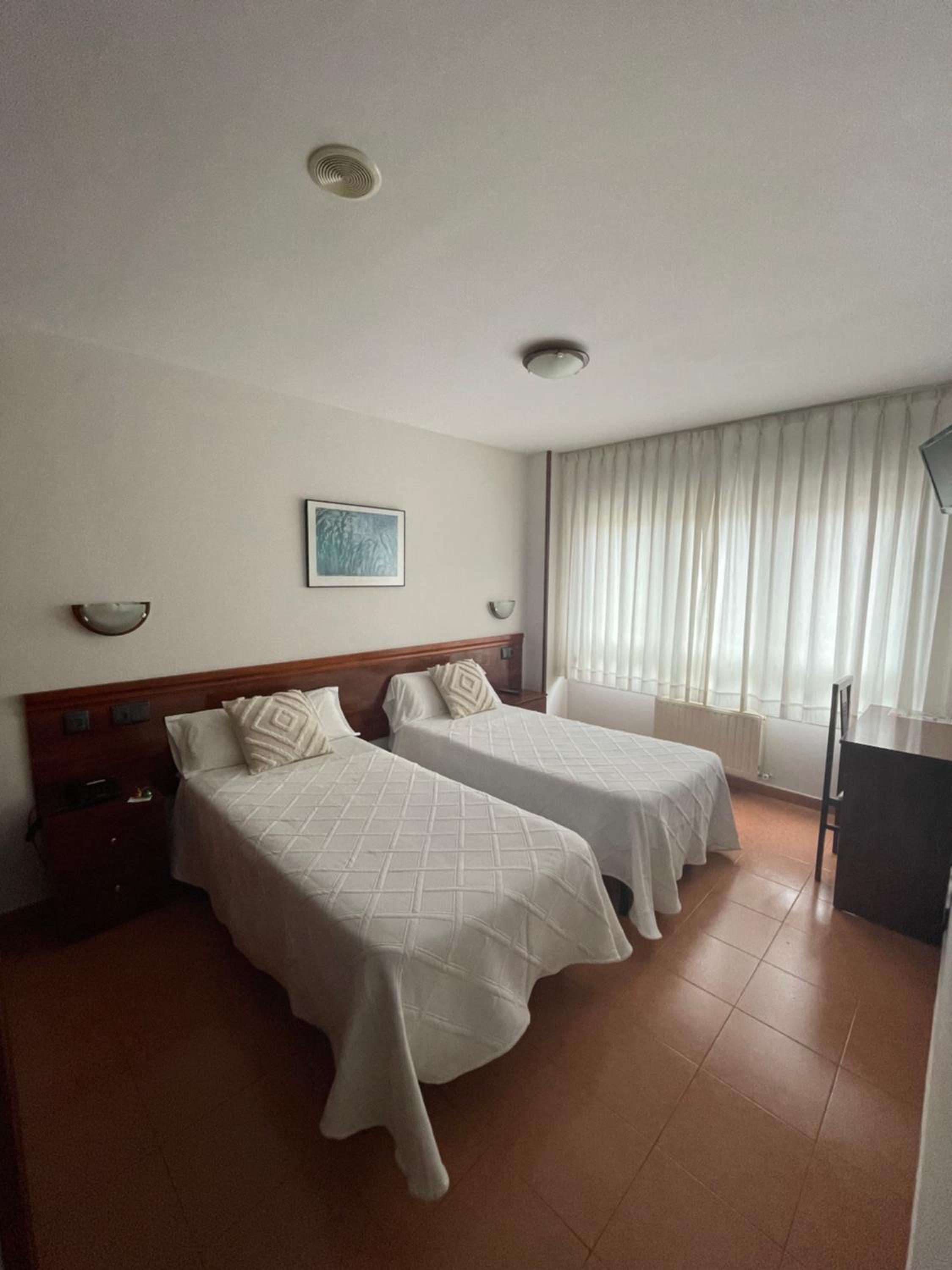 Double or Twin Room - Photo 7