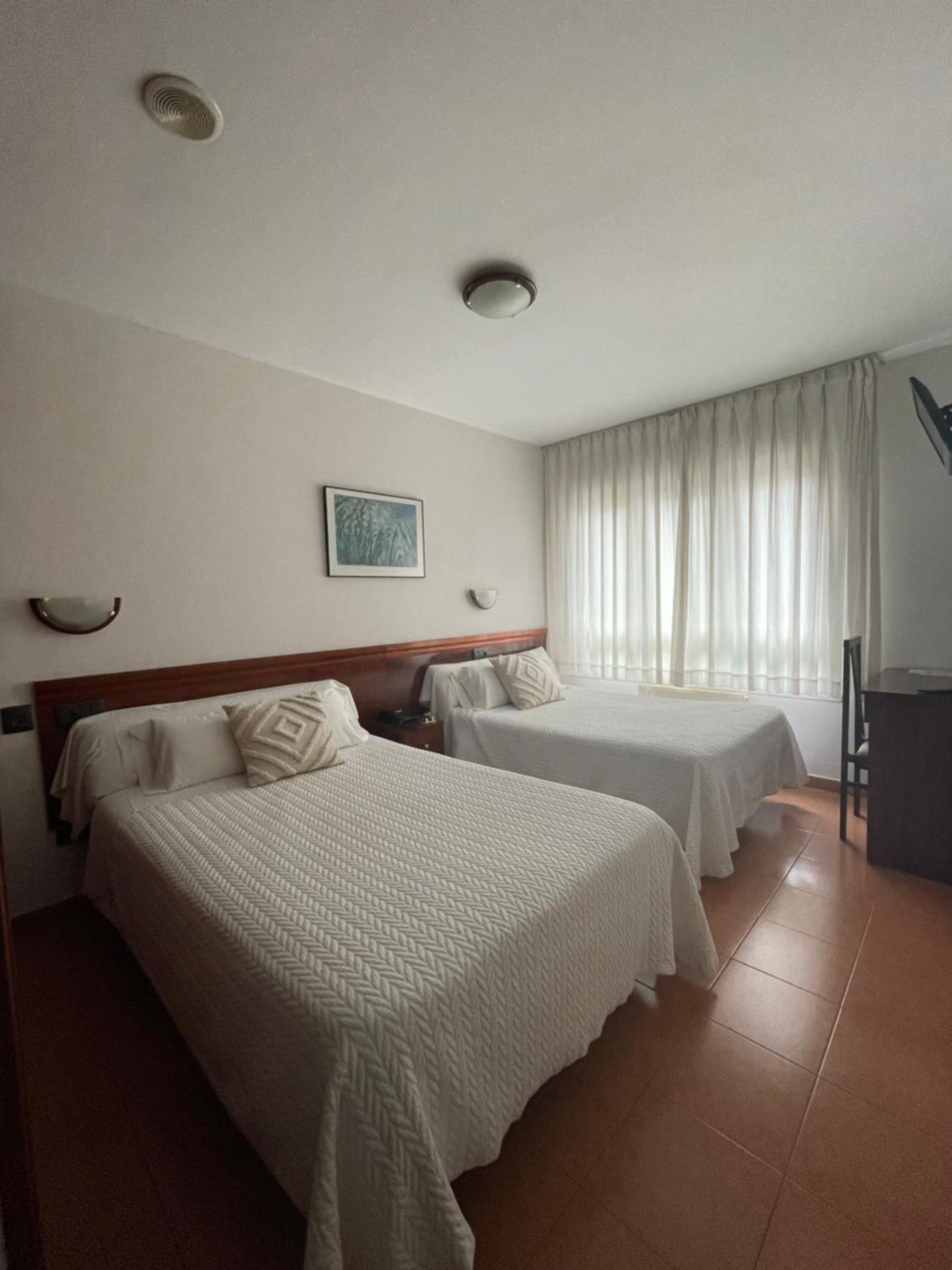 Double or Twin Room - Photo 3