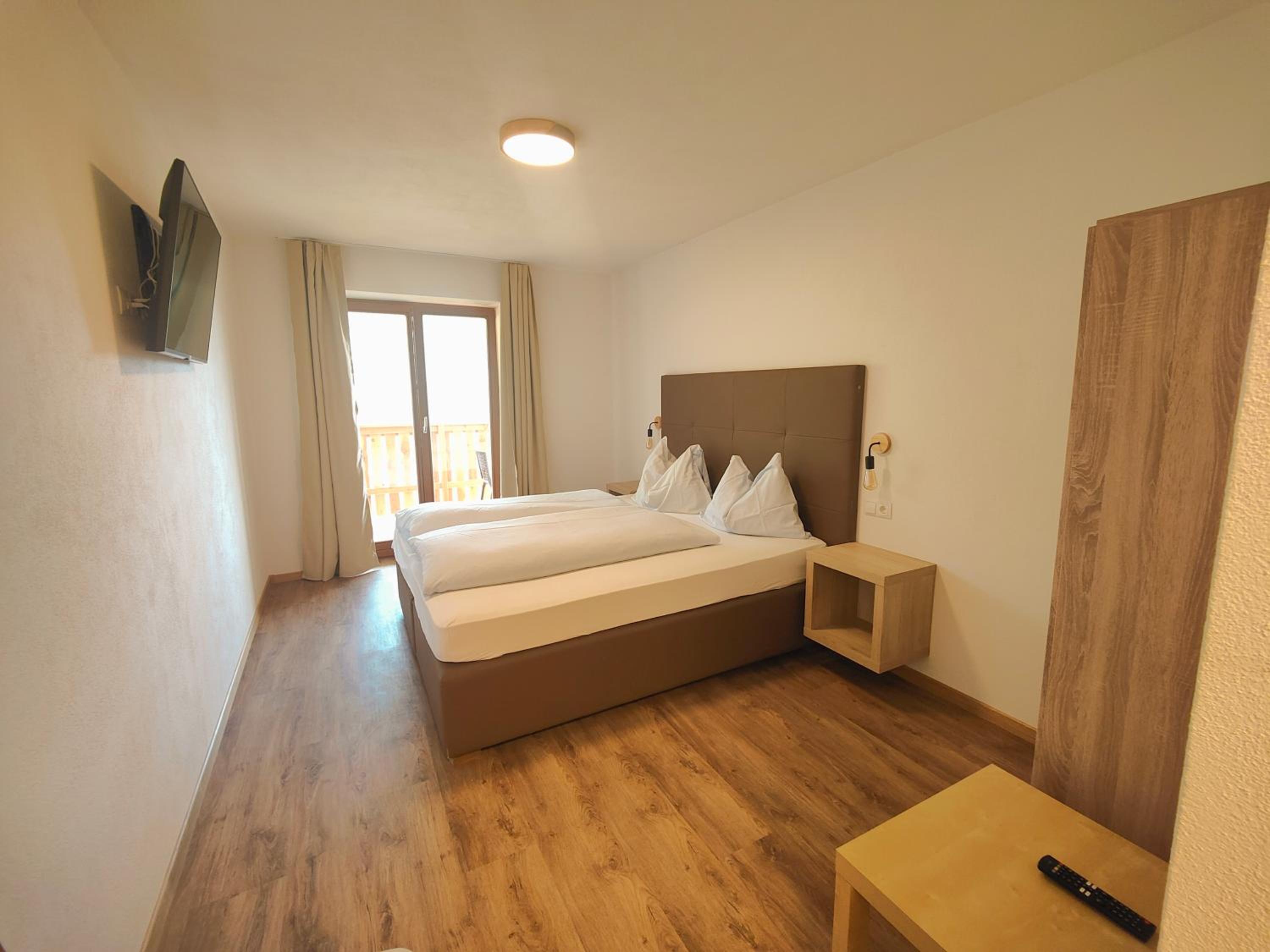Deluxe Double Room with Balcony photo 2