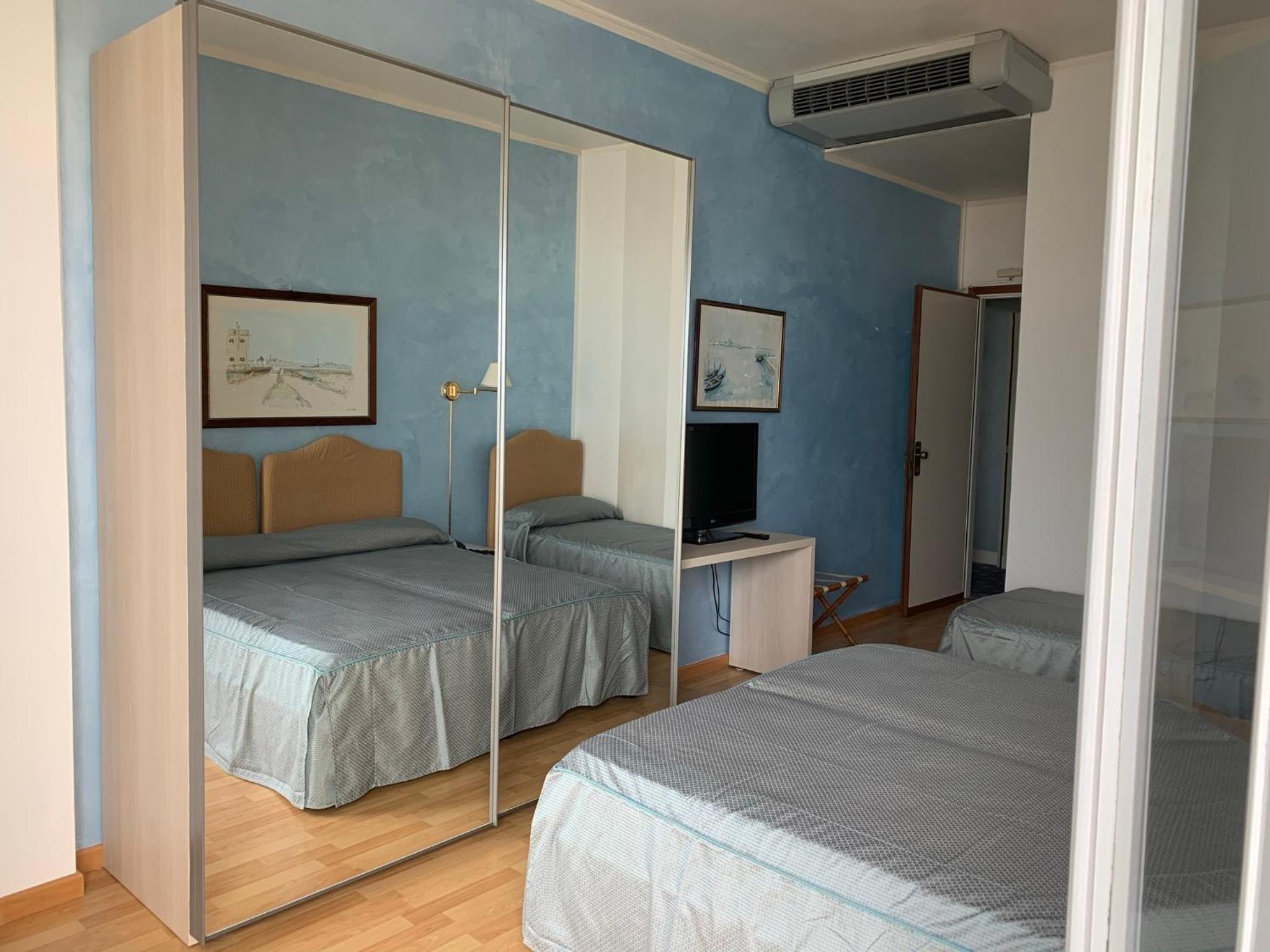 Standard Double Room with Extra Bed - Photo 2