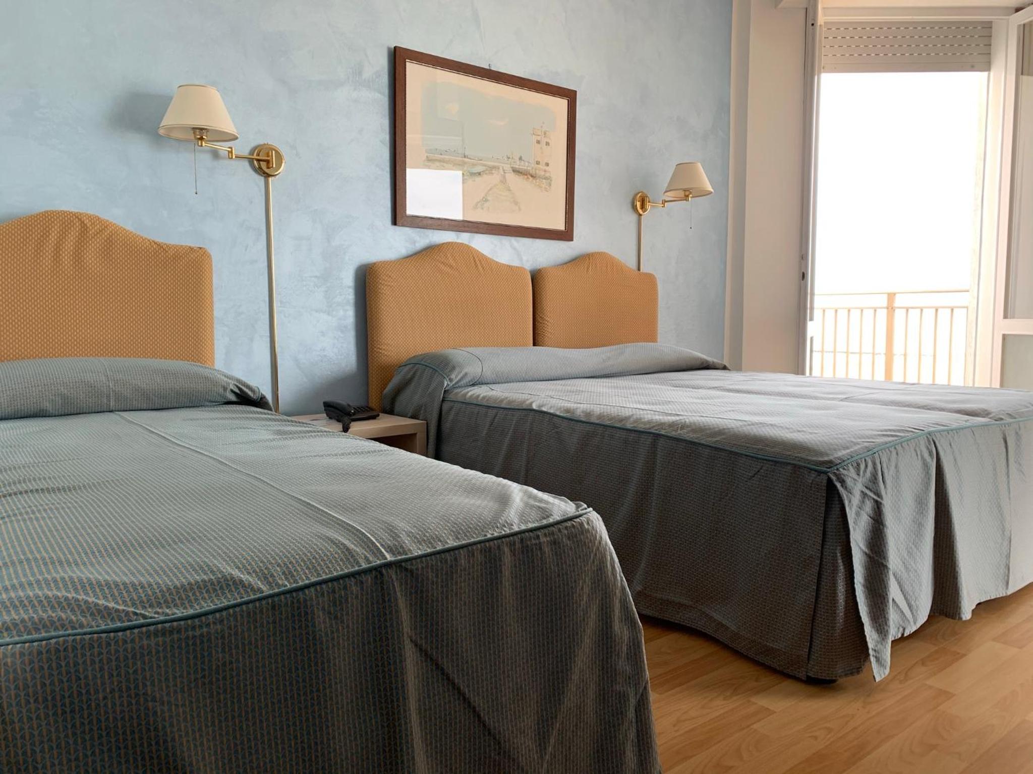 Standard Double Room with Extra Bed - Photo 1