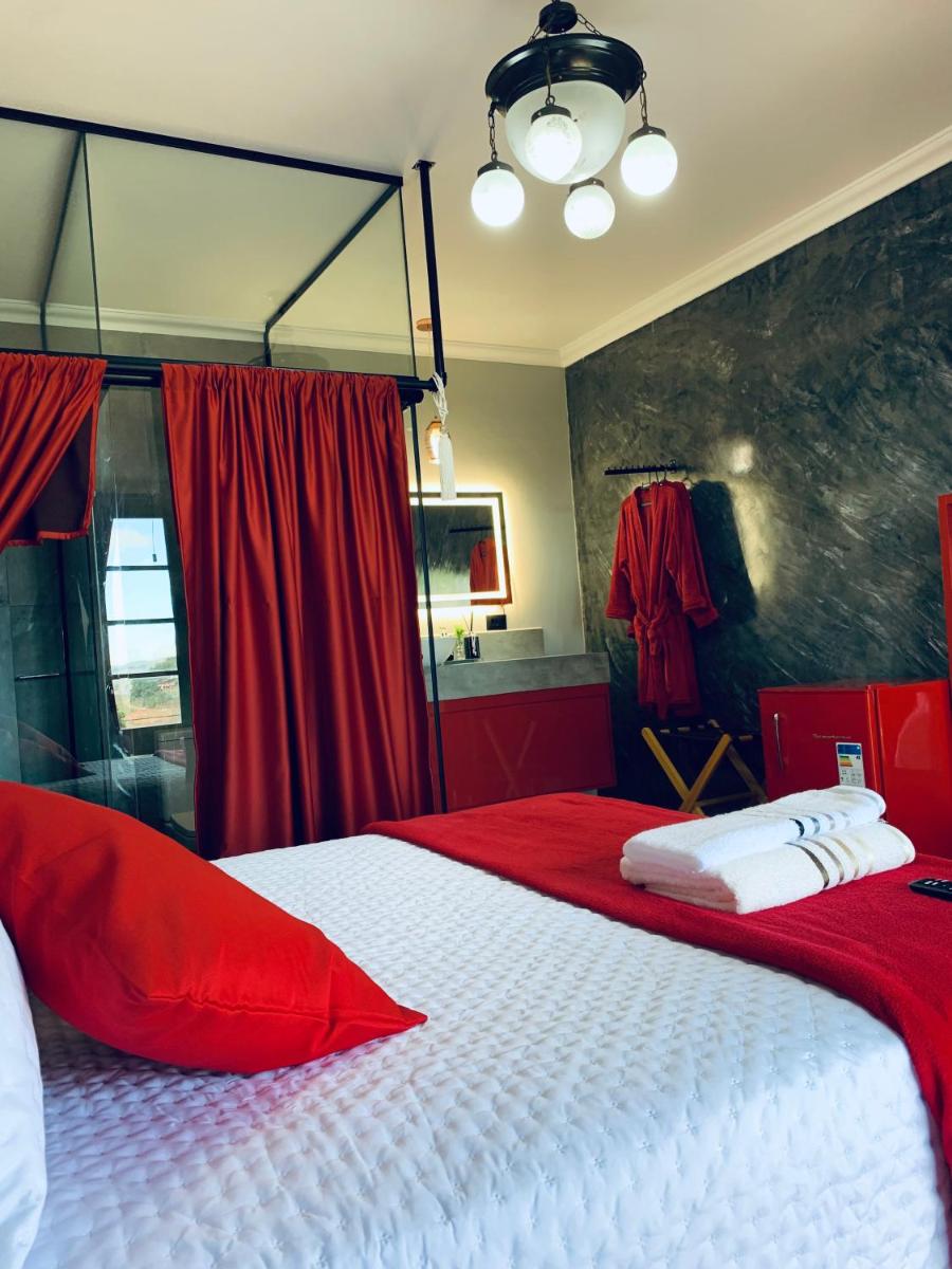 Suite with Mountain View - Photo 11