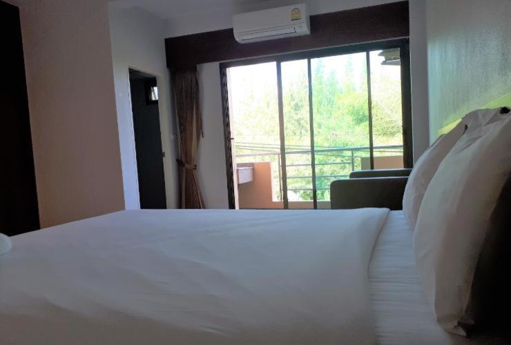 Deluxe Double Room with Balcony - Photo 2