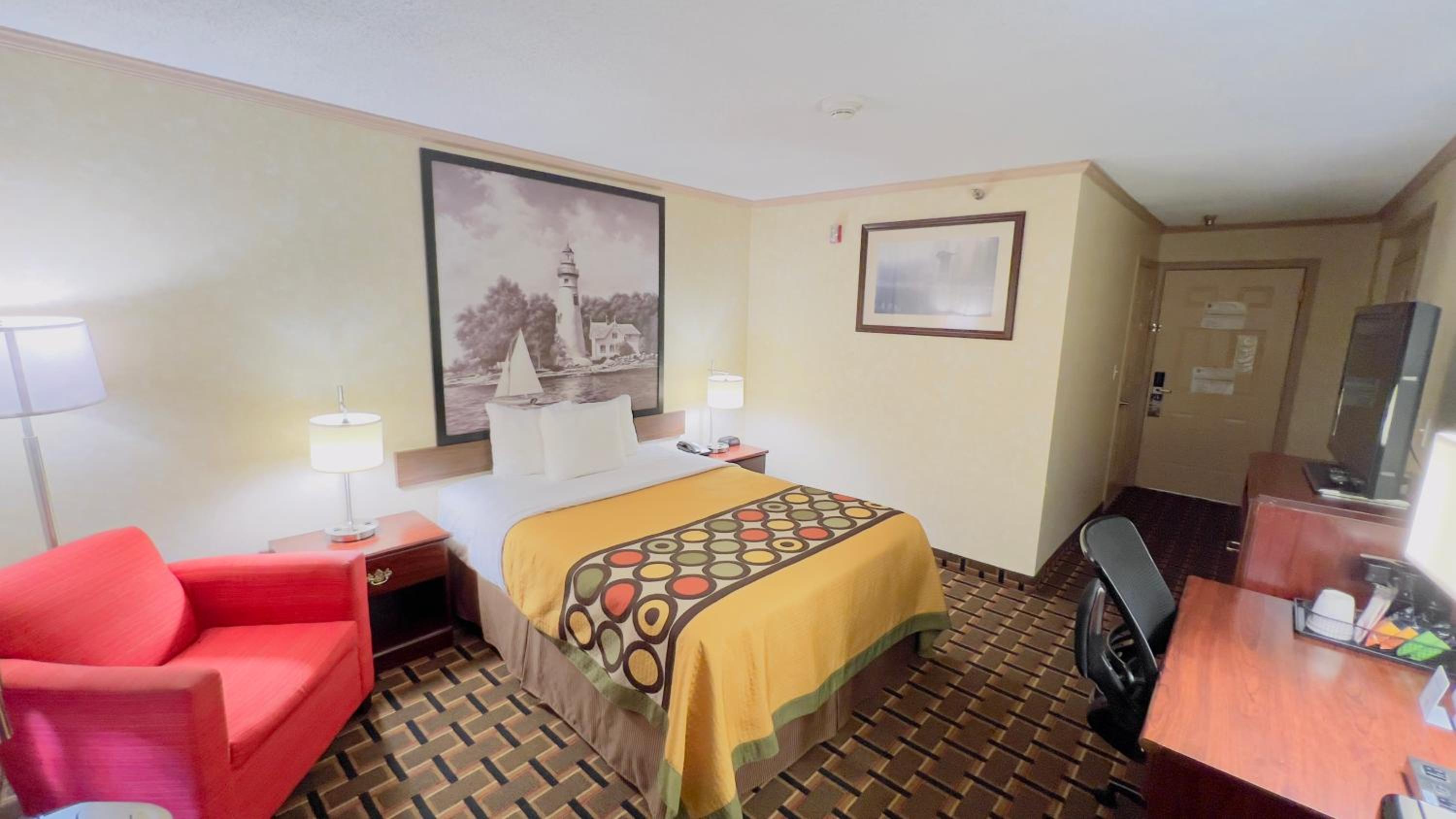Queen Room - Mobility Access/Non-Smoking photo 2