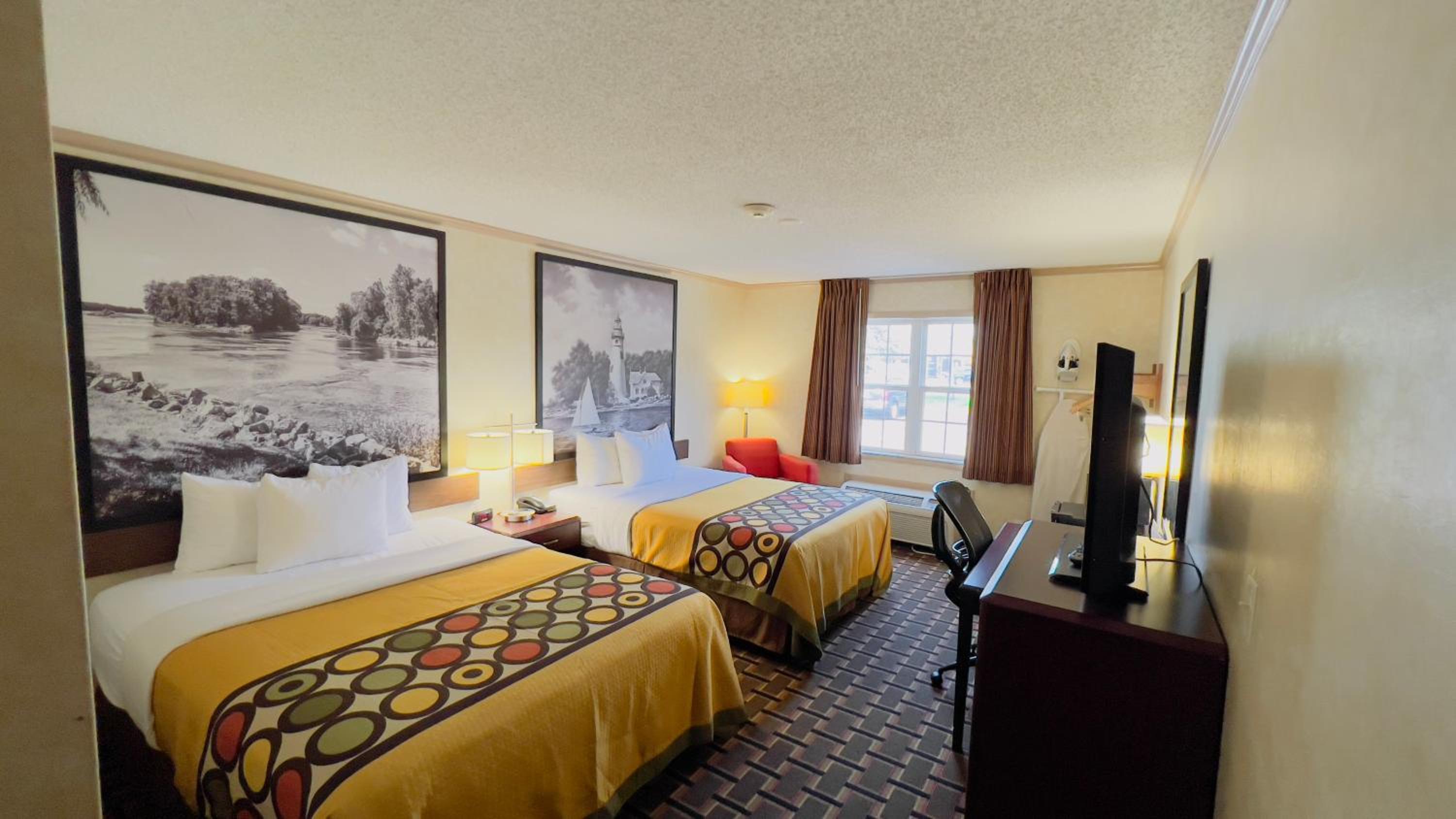 Queen Room With Two Queen Beds - Non-Smoking photo 1