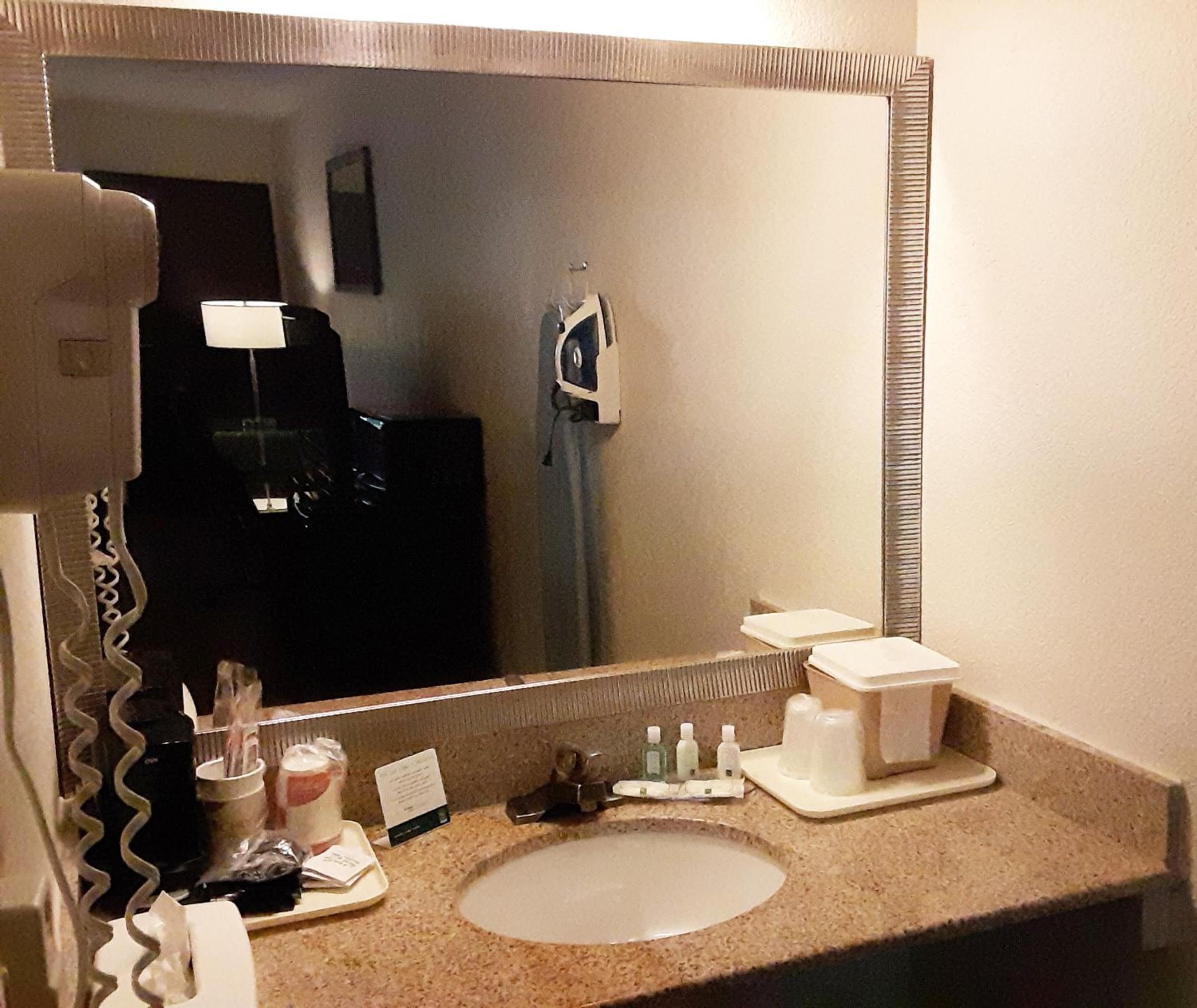 Double Room with Two Double Beds - Smoking - Photo 5
