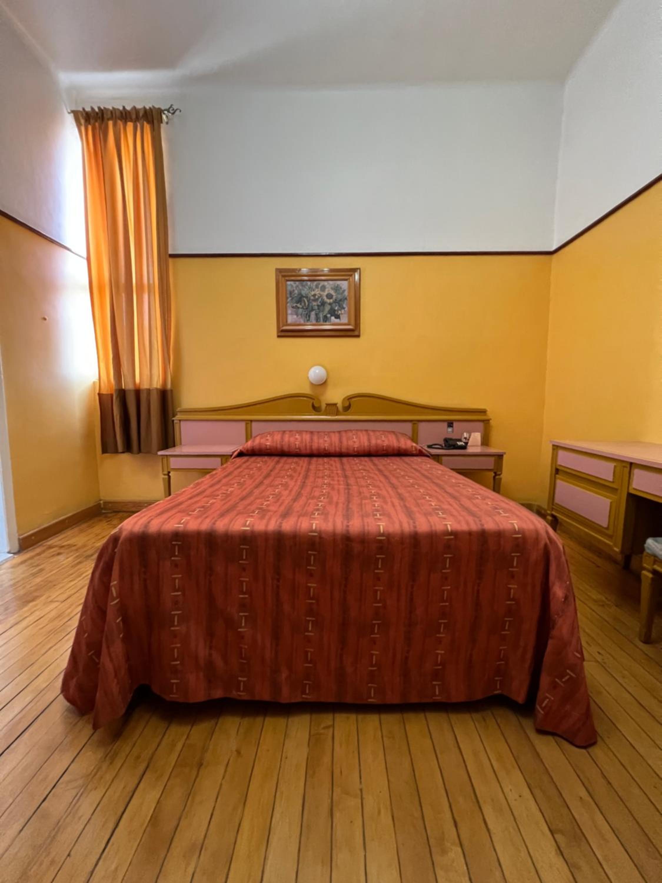 Standard Queen Room