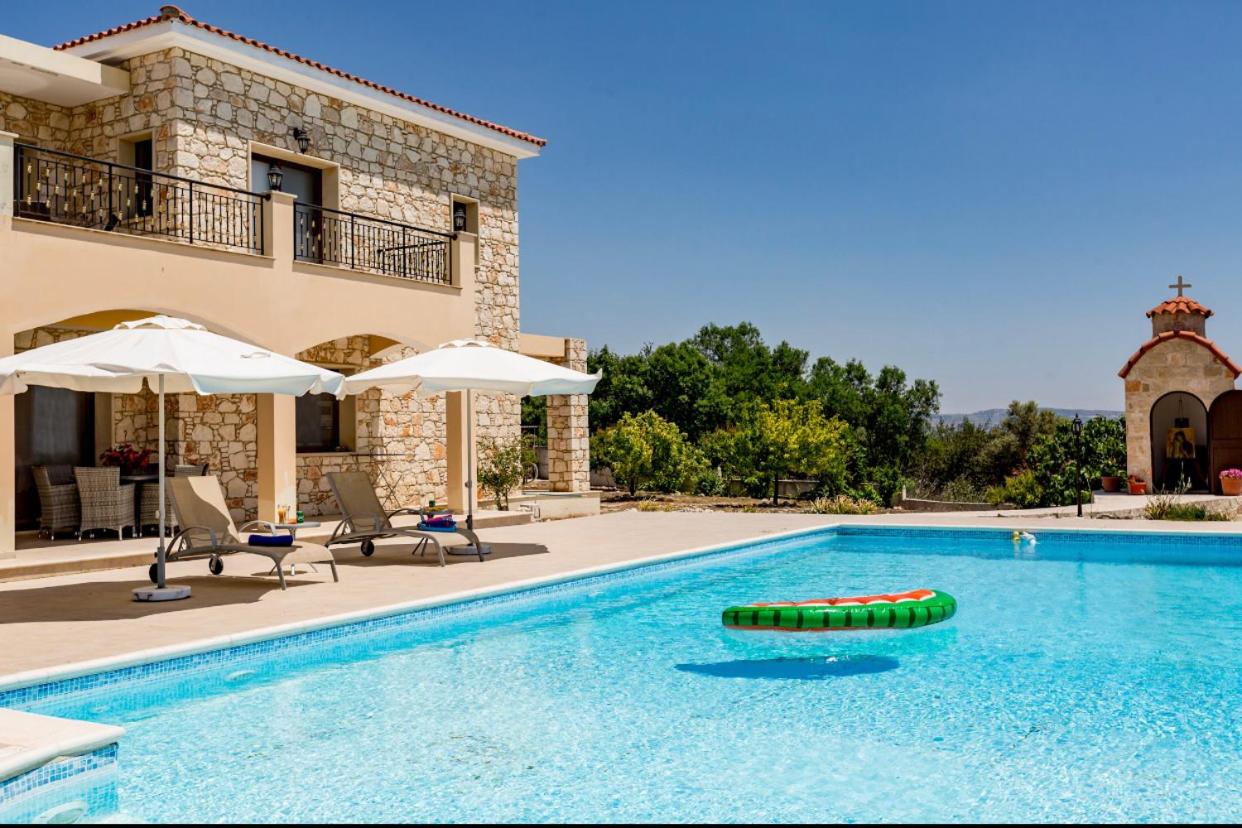 Villa with Private Pool photo 2