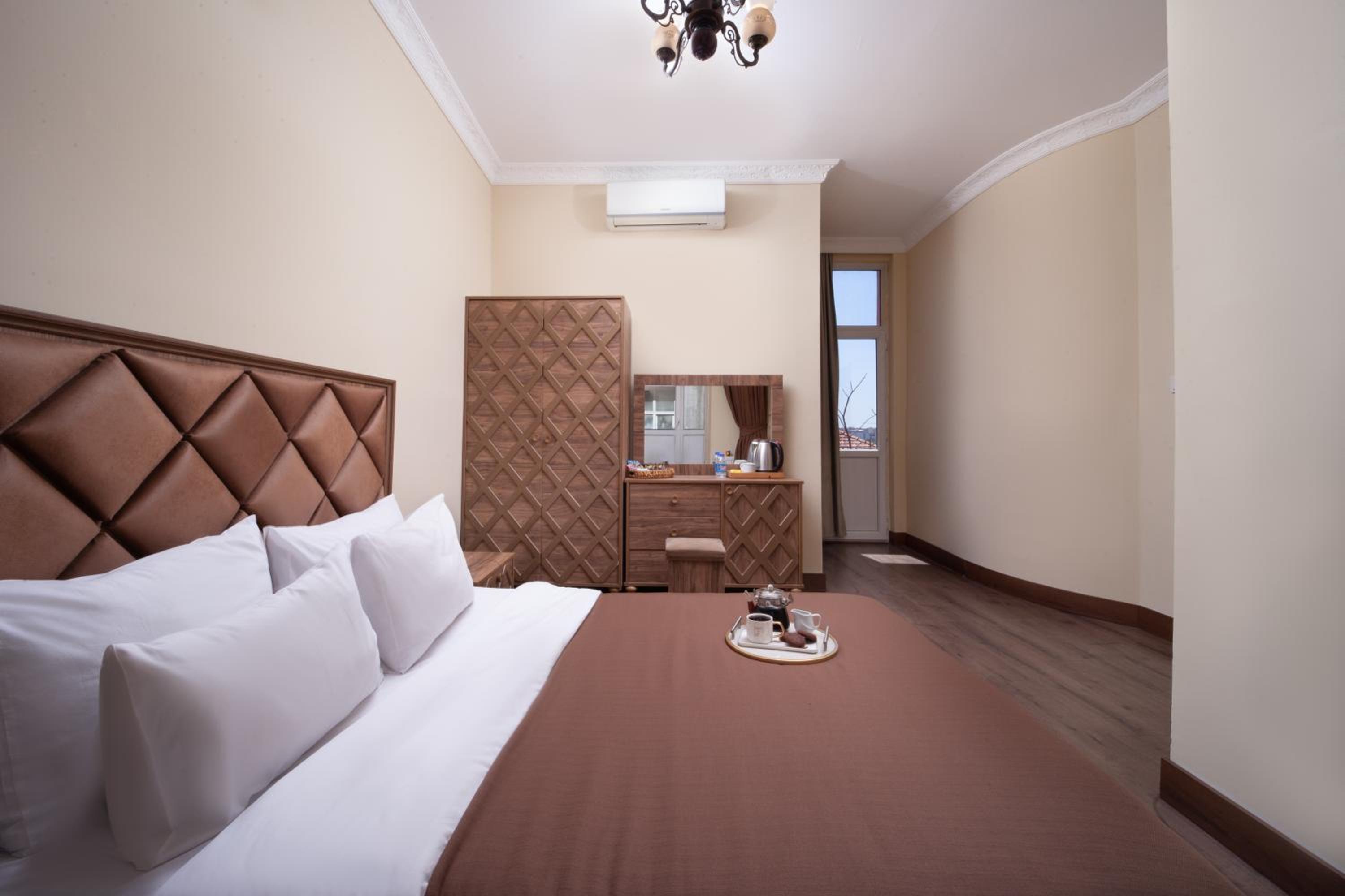 Deluxe Double Room with Balcony photo 2