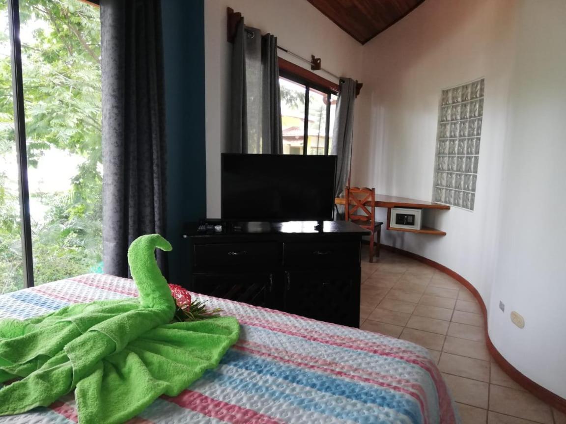 Residencia de Tres Habitaciones con Piscina Privada