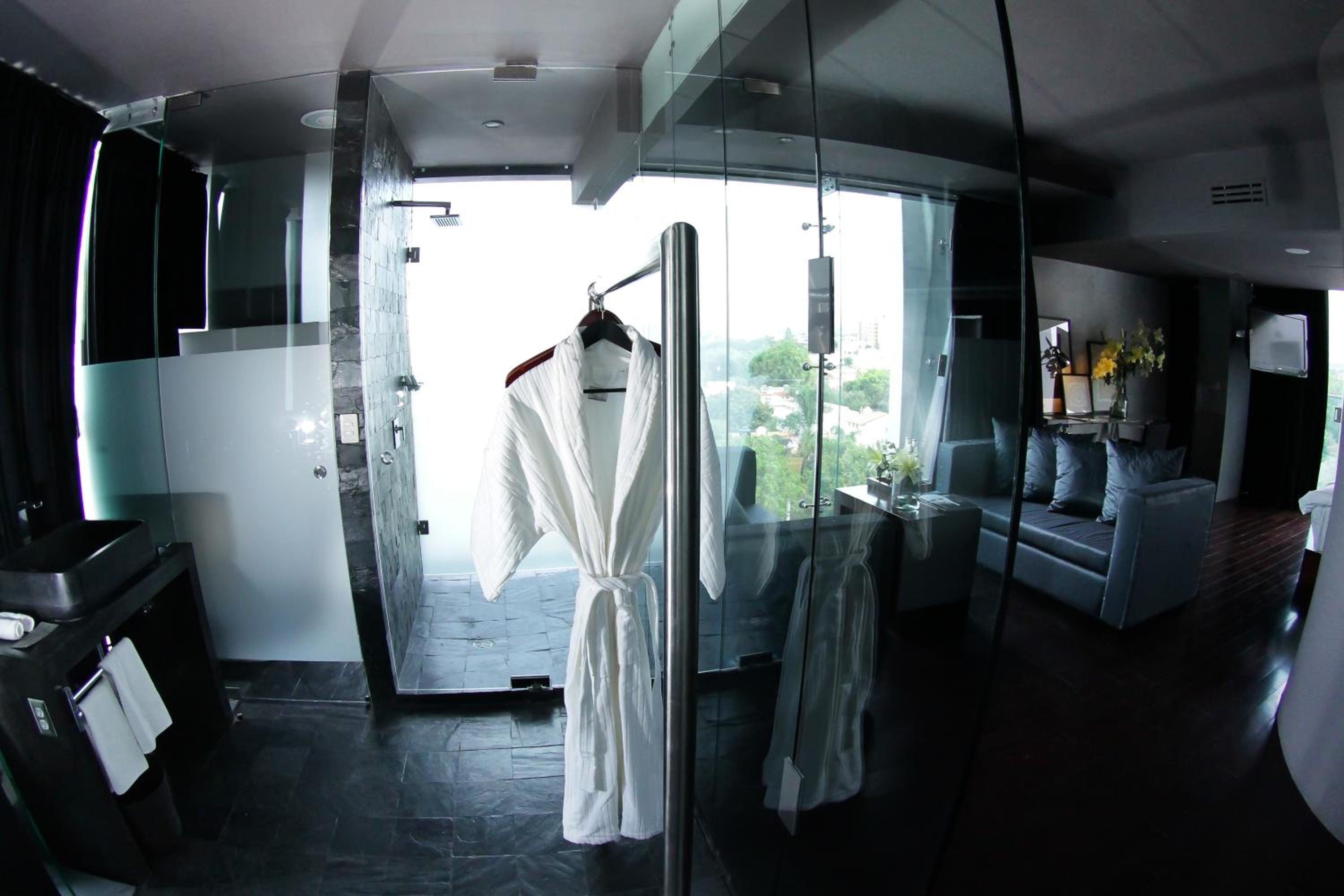 Suite - Photo 2