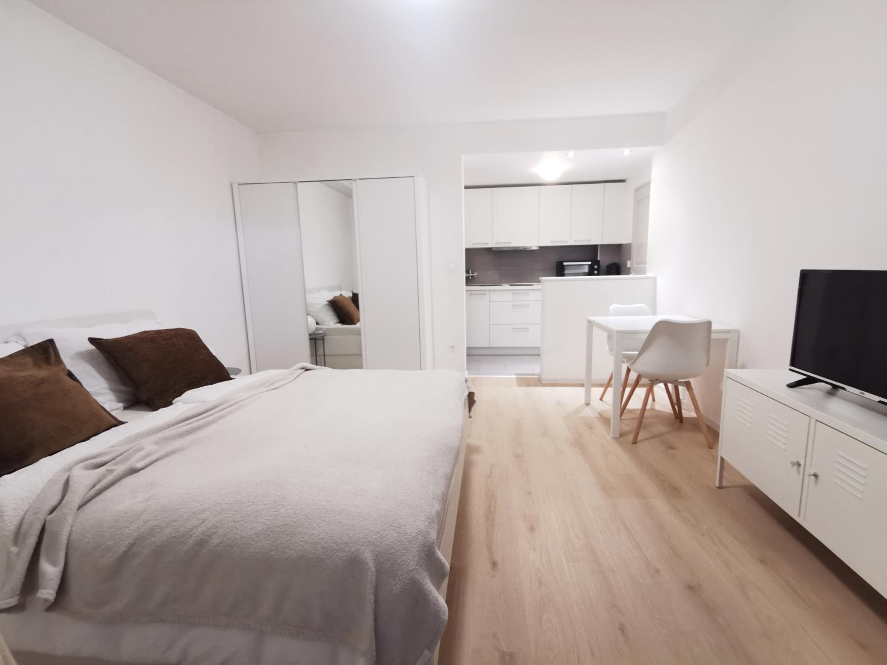 Studio - Ground Floor - Photo 1