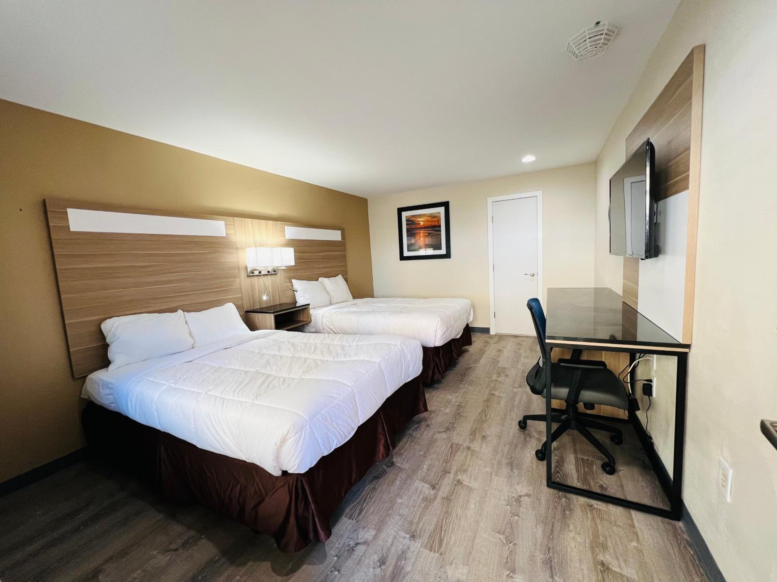 Double Room With Two Double Beds- Non-Smoking photo 2