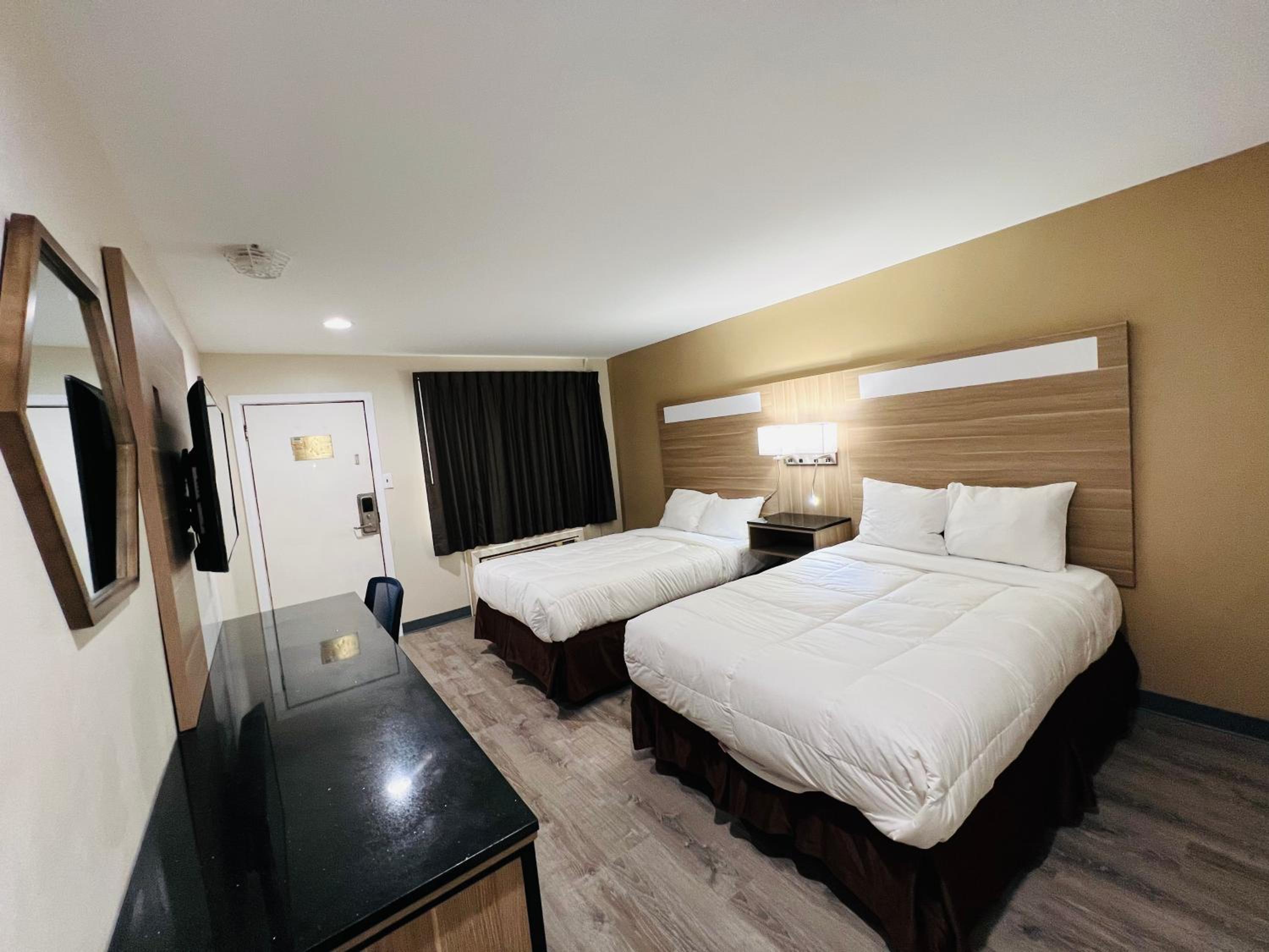 Double Room With Two Double Beds- Non-Smoking photo 3