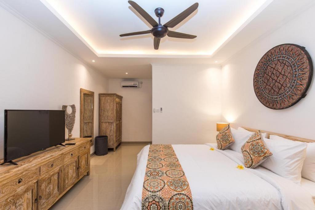 Three-Bedroom Villa photo 2